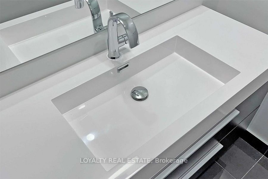 39 Roehampton Avenue 1409 Property Photo 28