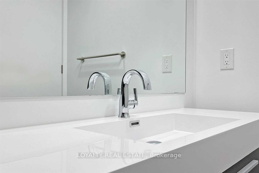 39 Roehampton Avenue 1409 Property Photo 29
