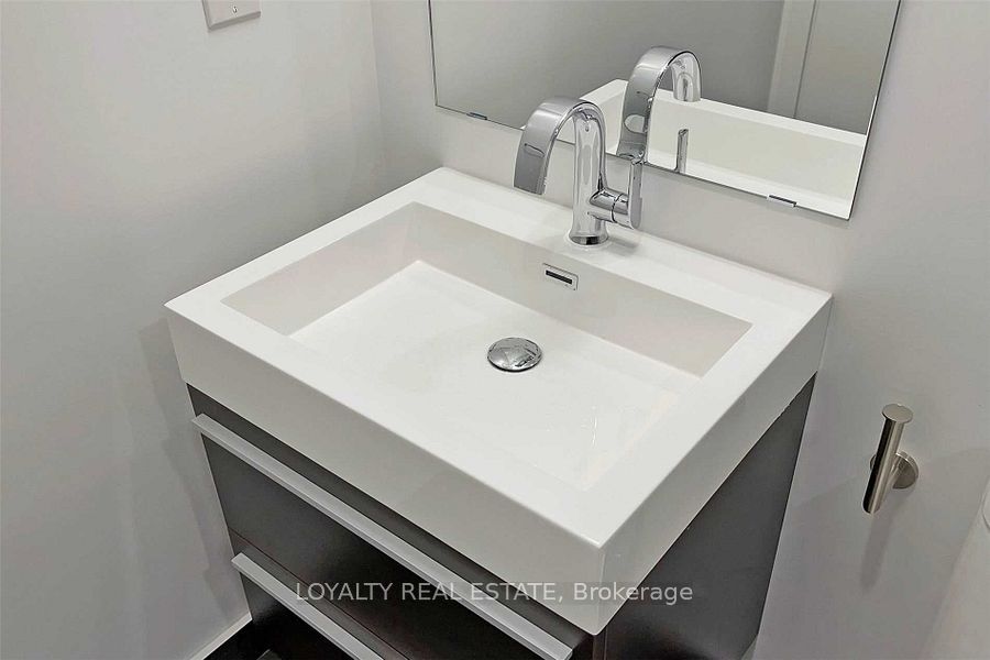39 Roehampton Avenue 1409 Property Photo 34
