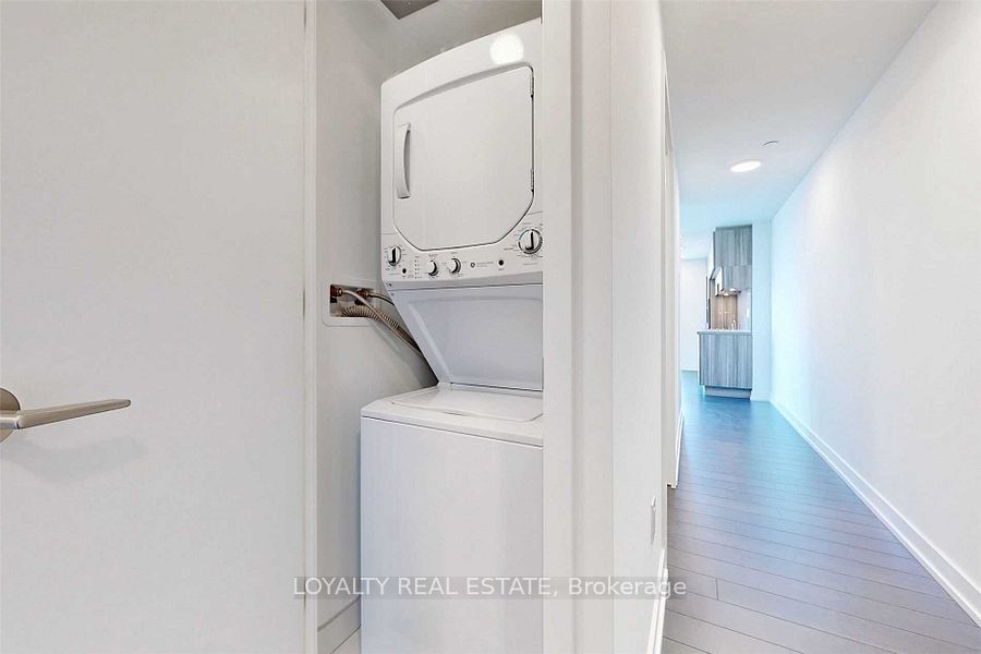 39 Roehampton Avenue 1409 Property Photo 35