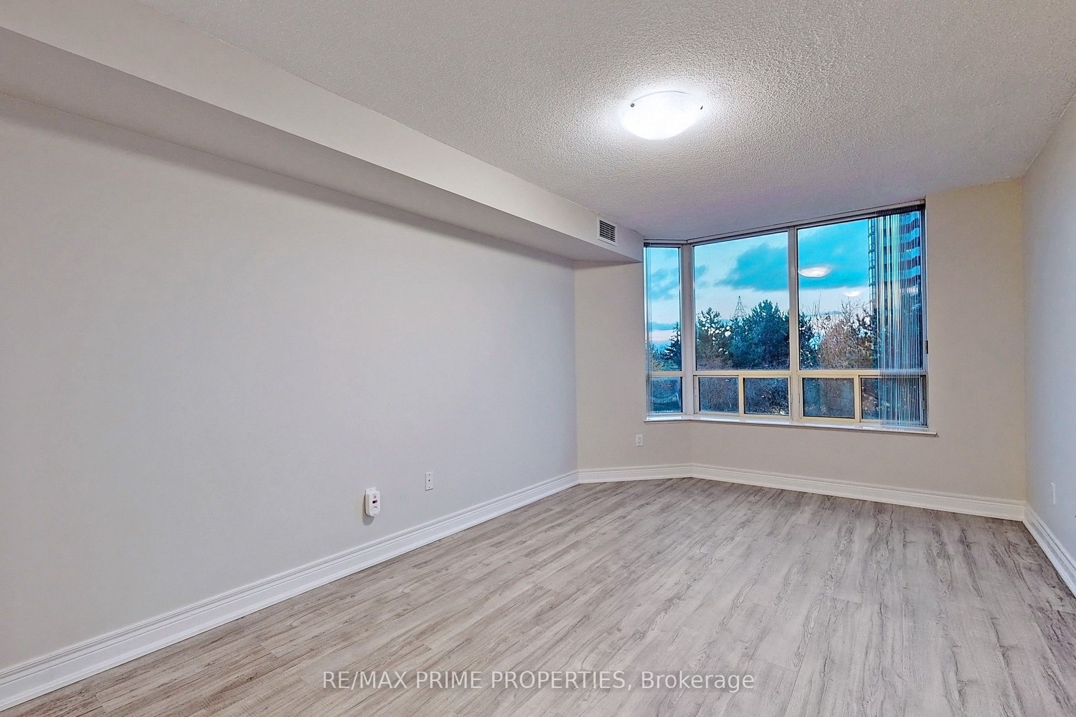 89 Skymark Drive 310 Property Photo 15