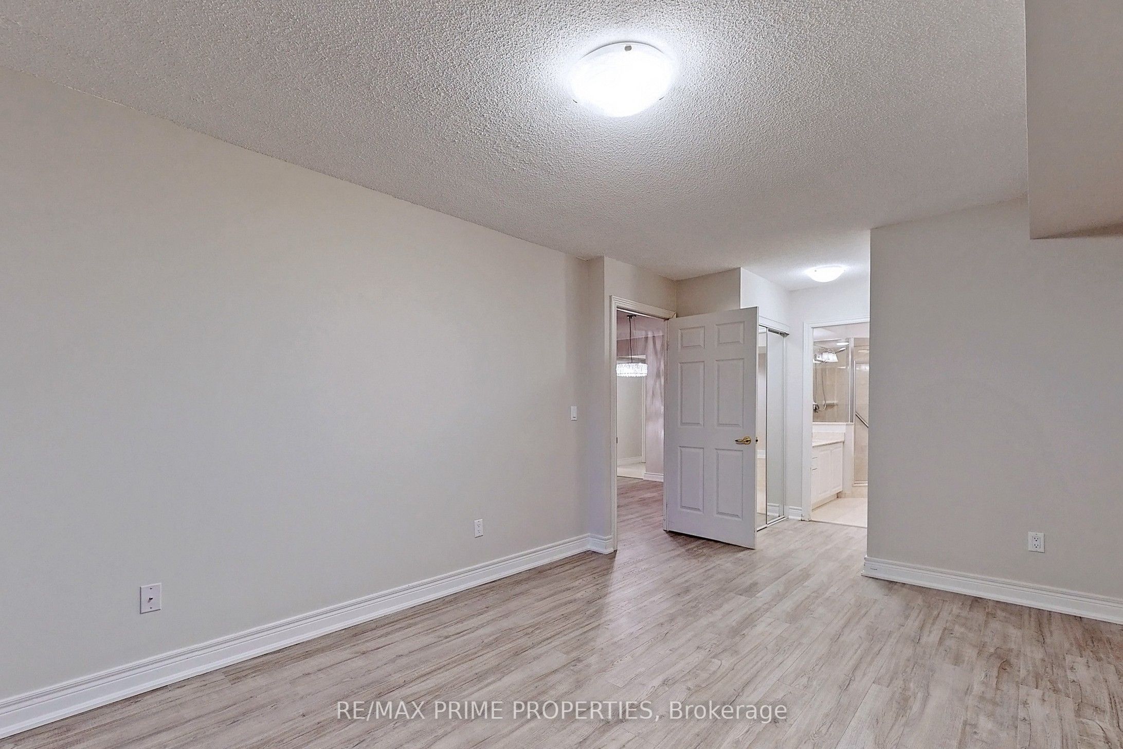 89 Skymark Drive 310 Property Photo 16