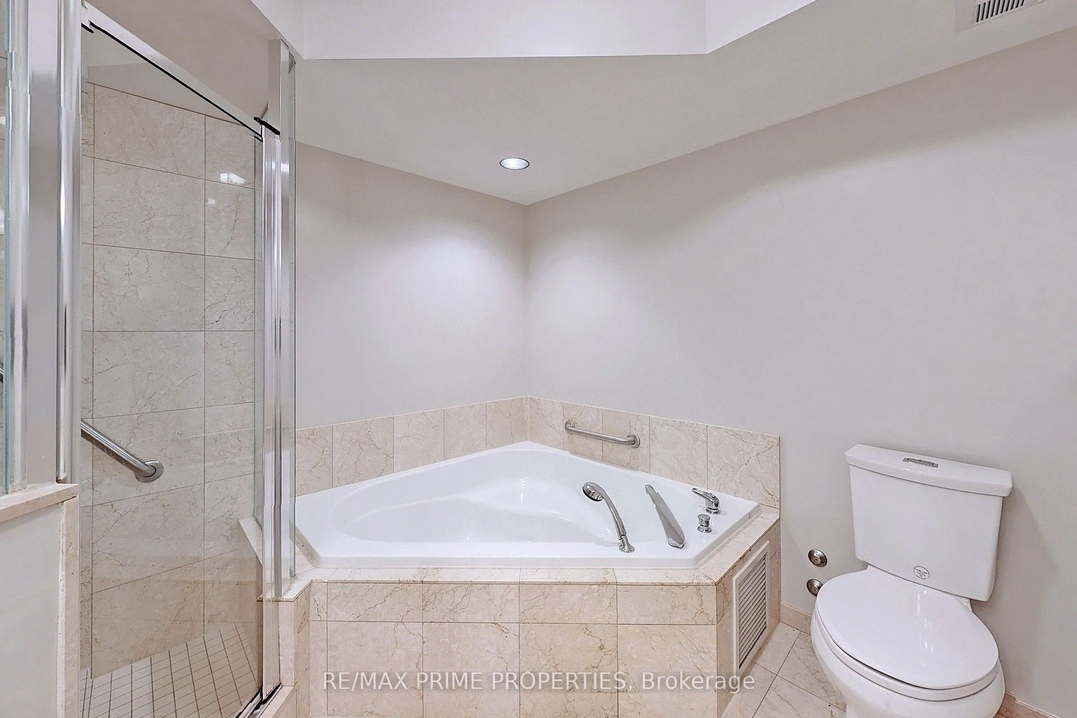 89 Skymark Drive 310 Property Photo 18