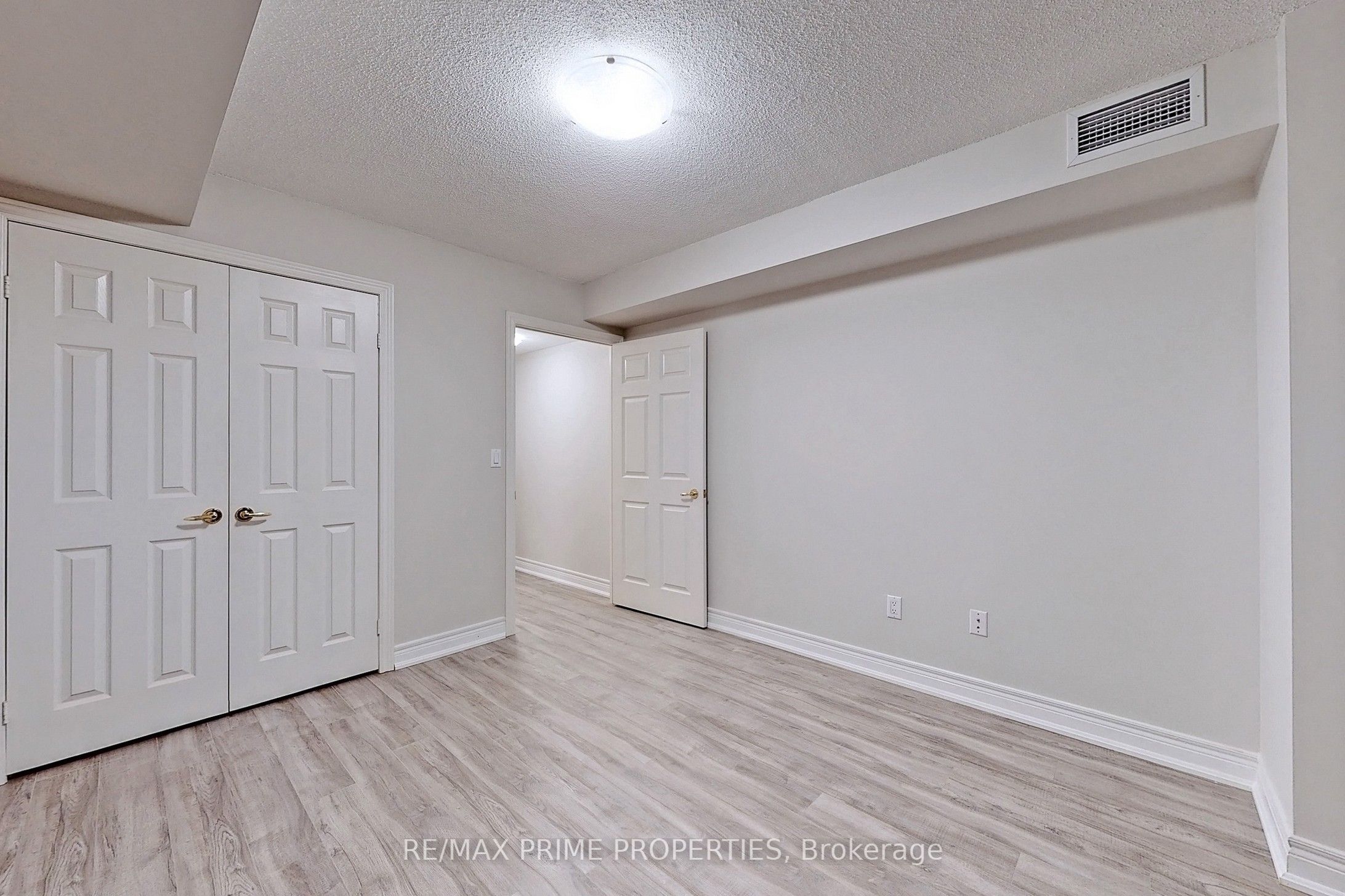 89 Skymark Drive 310 Property Photo 21