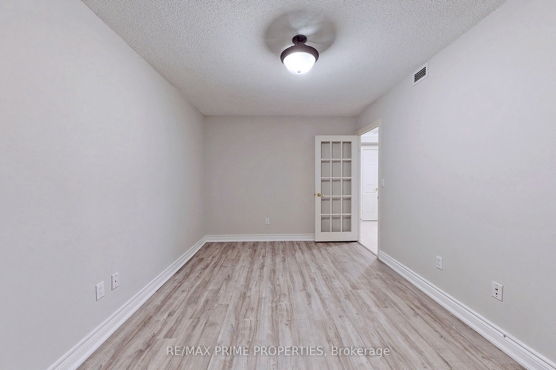 89 Skymark Drive 310 Property Photo 24