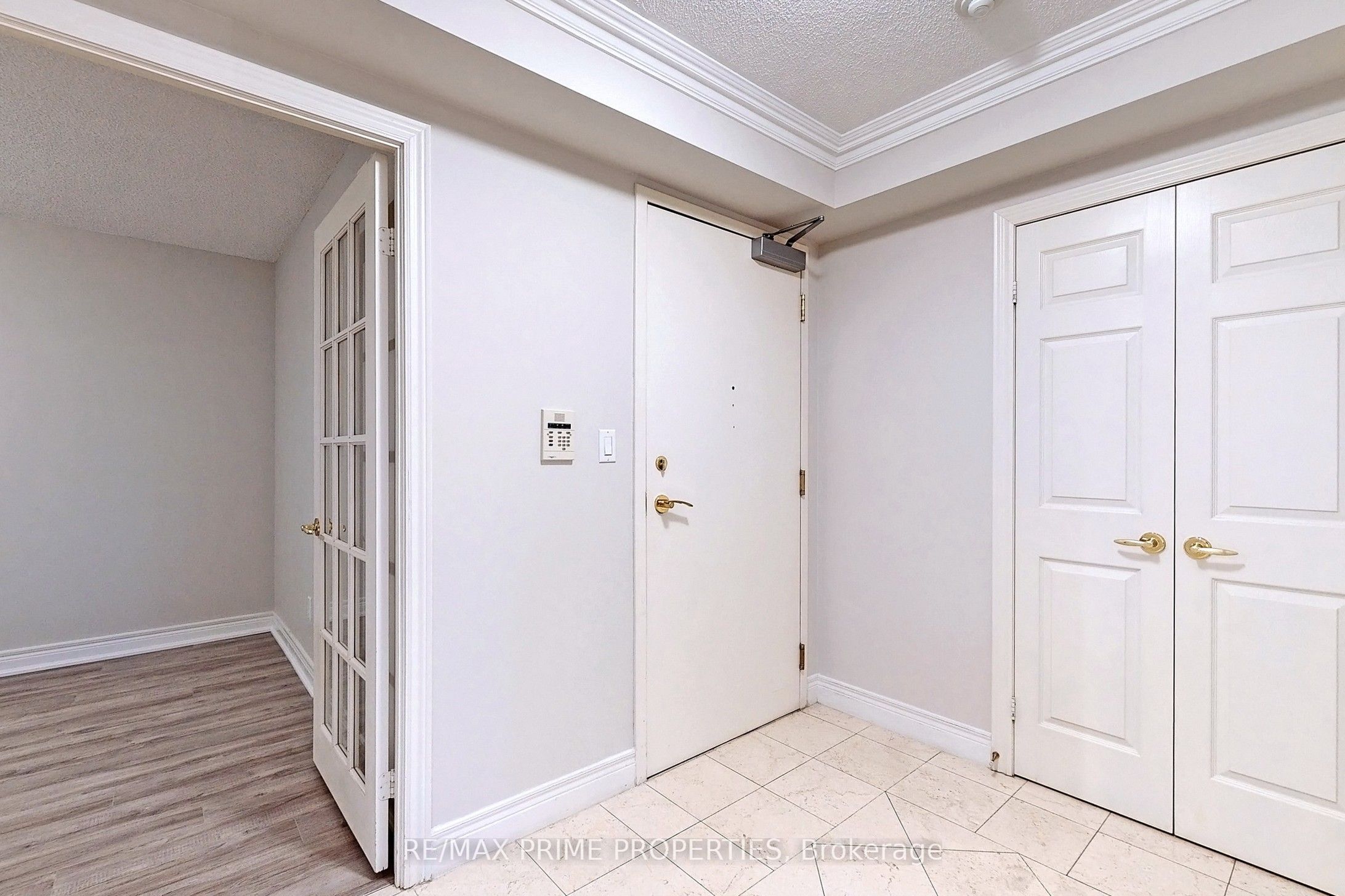 89 Skymark Drive 310 Property Photo 25