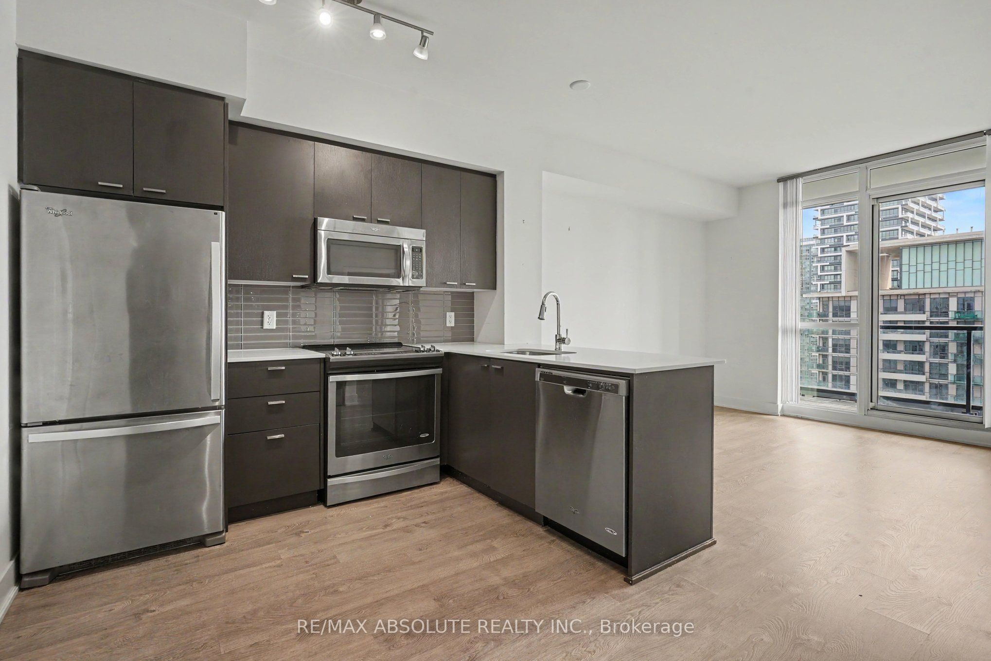 30 Roehampton Avenue 2809 Property Photo 4