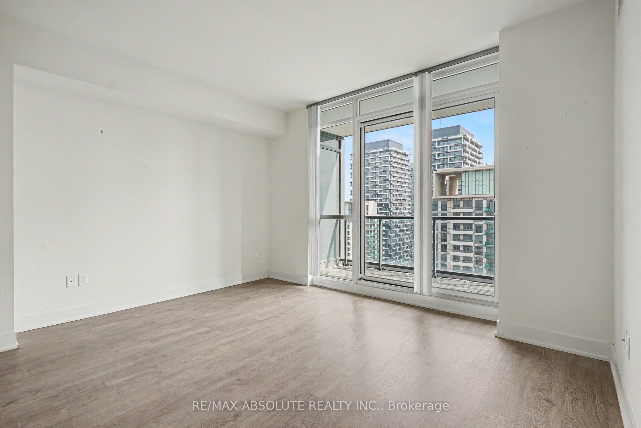 30 Roehampton Avenue 2809 Property Photo 6
