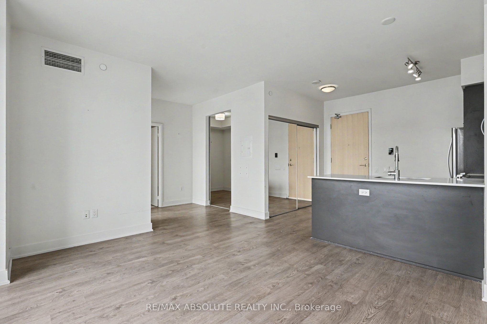30 Roehampton Avenue 2809 Property Photo 8