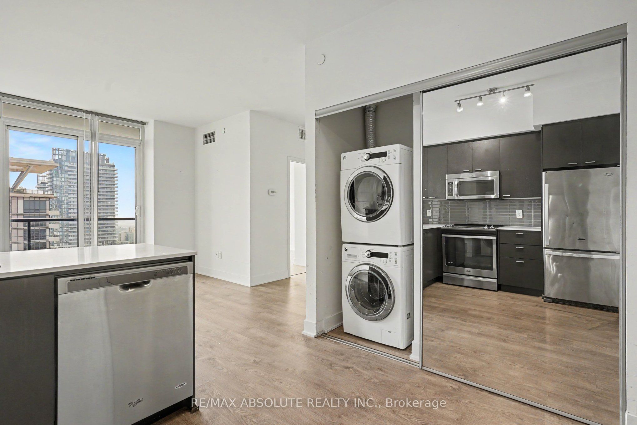 30 Roehampton Avenue 2809 Property Photo 9