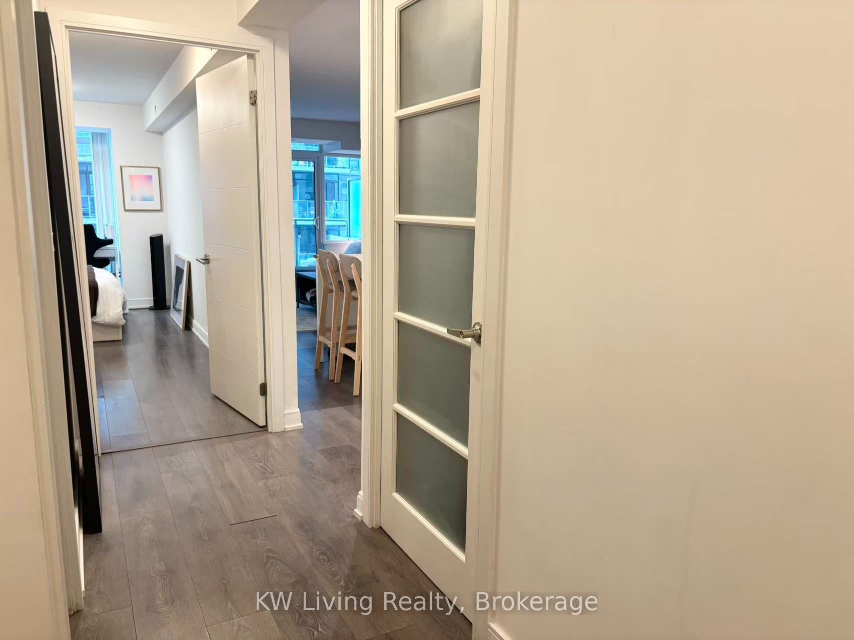 525 Adelaide Street W 1033 Property Photo 3
