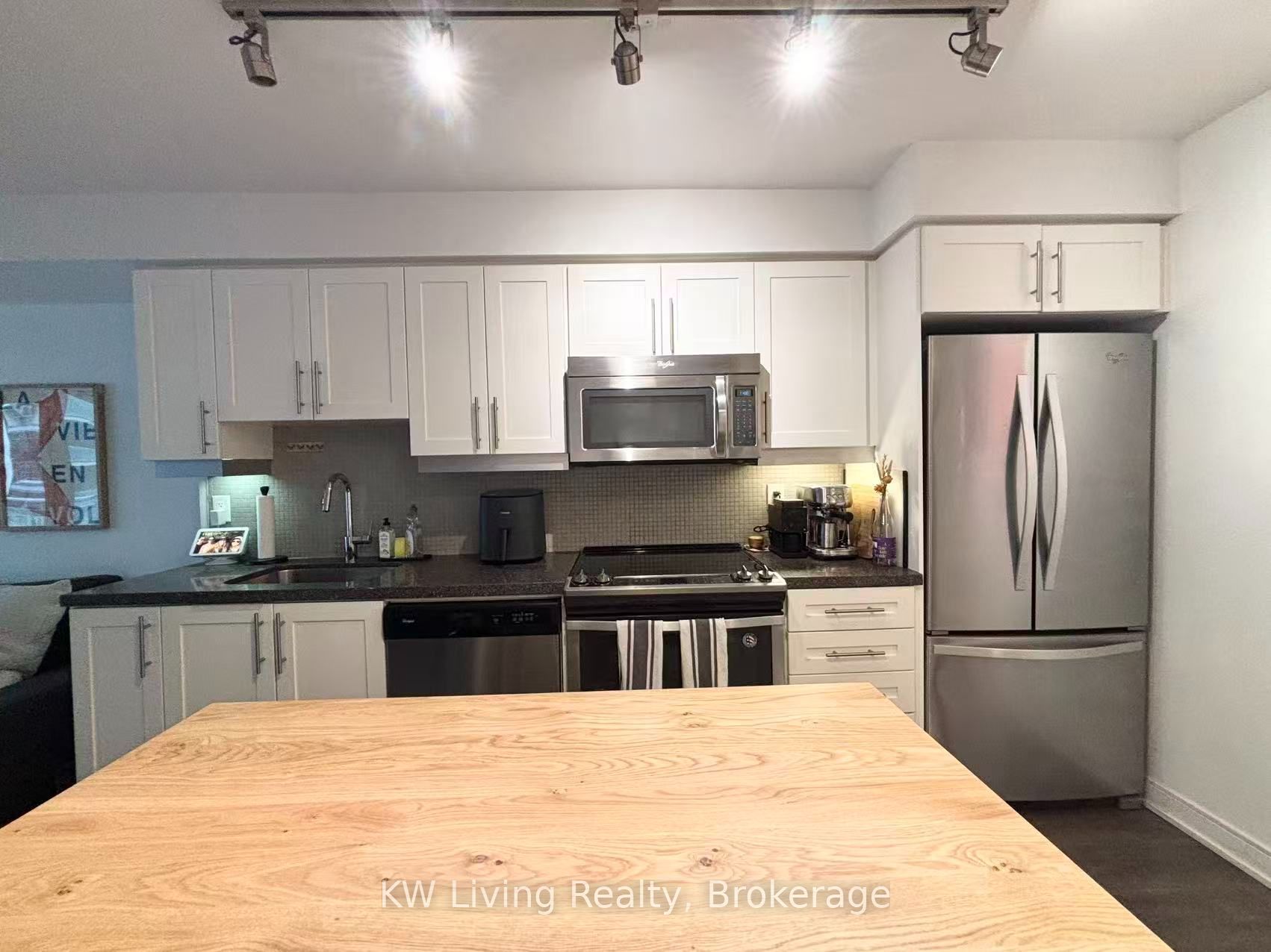 525 Adelaide Street W 1033 Property Photo 6