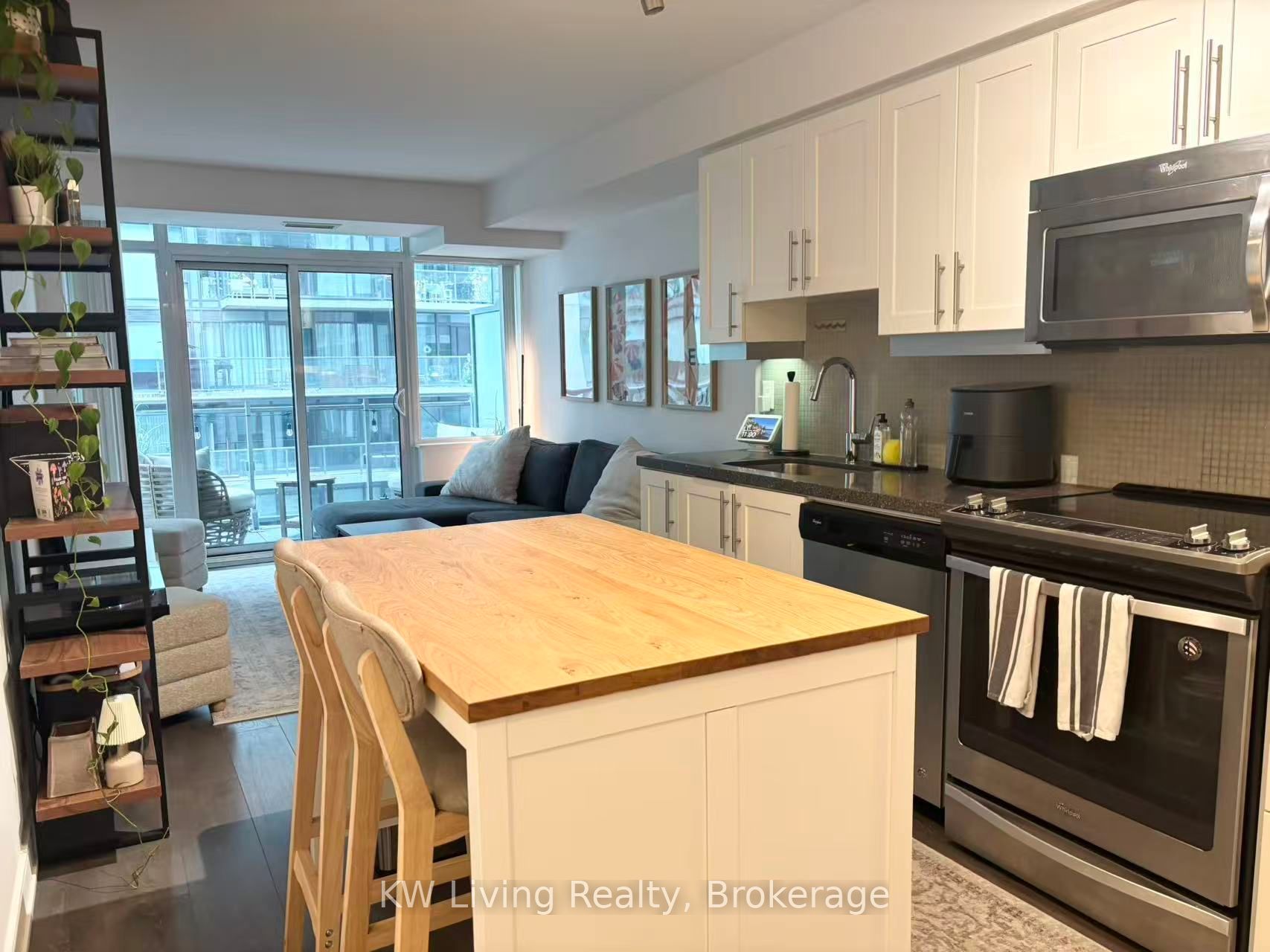 525 Adelaide Street W 1033 Property Photo 7