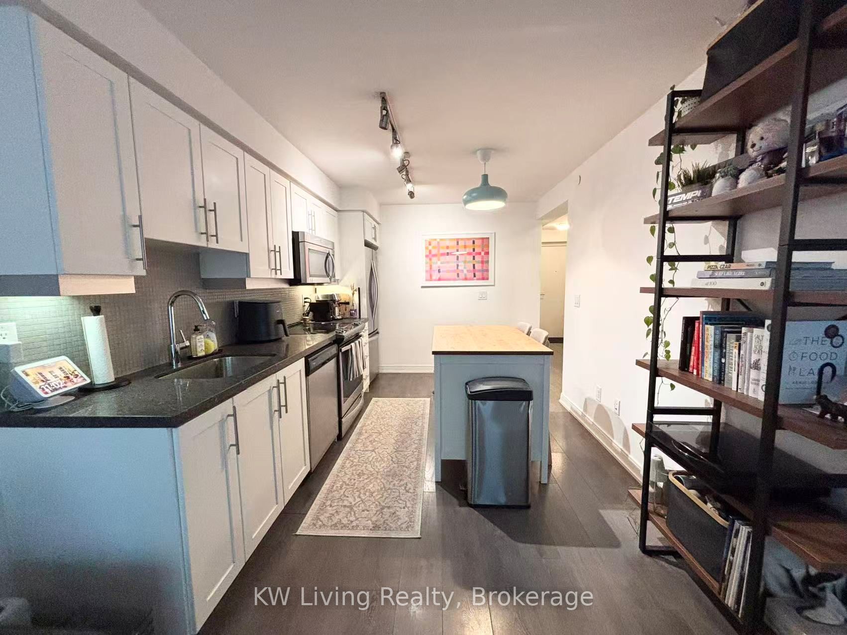 525 Adelaide Street W 1033 Property Photo 8