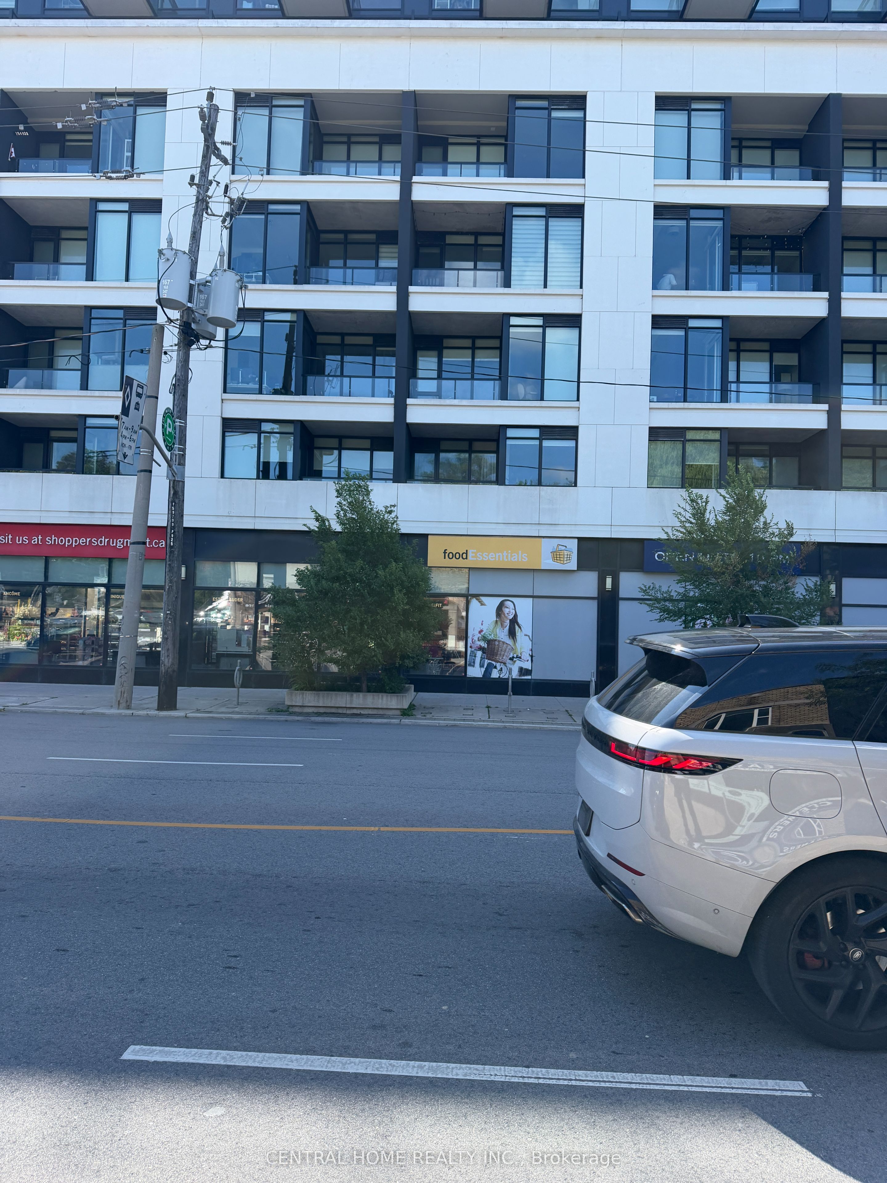 924 Eglinton Avenue W Property Photo 2