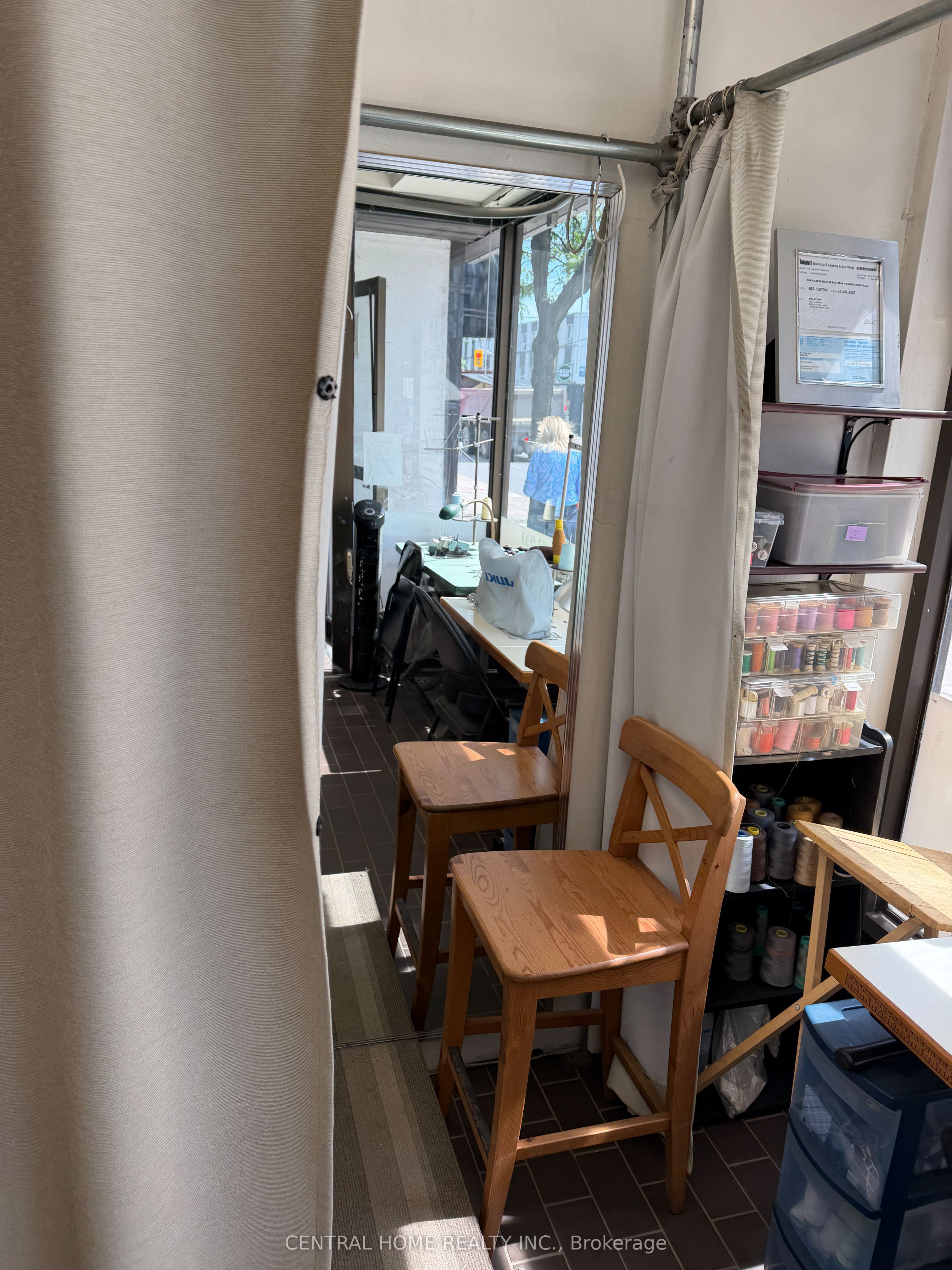 924 Eglinton Avenue W Property Photo 3