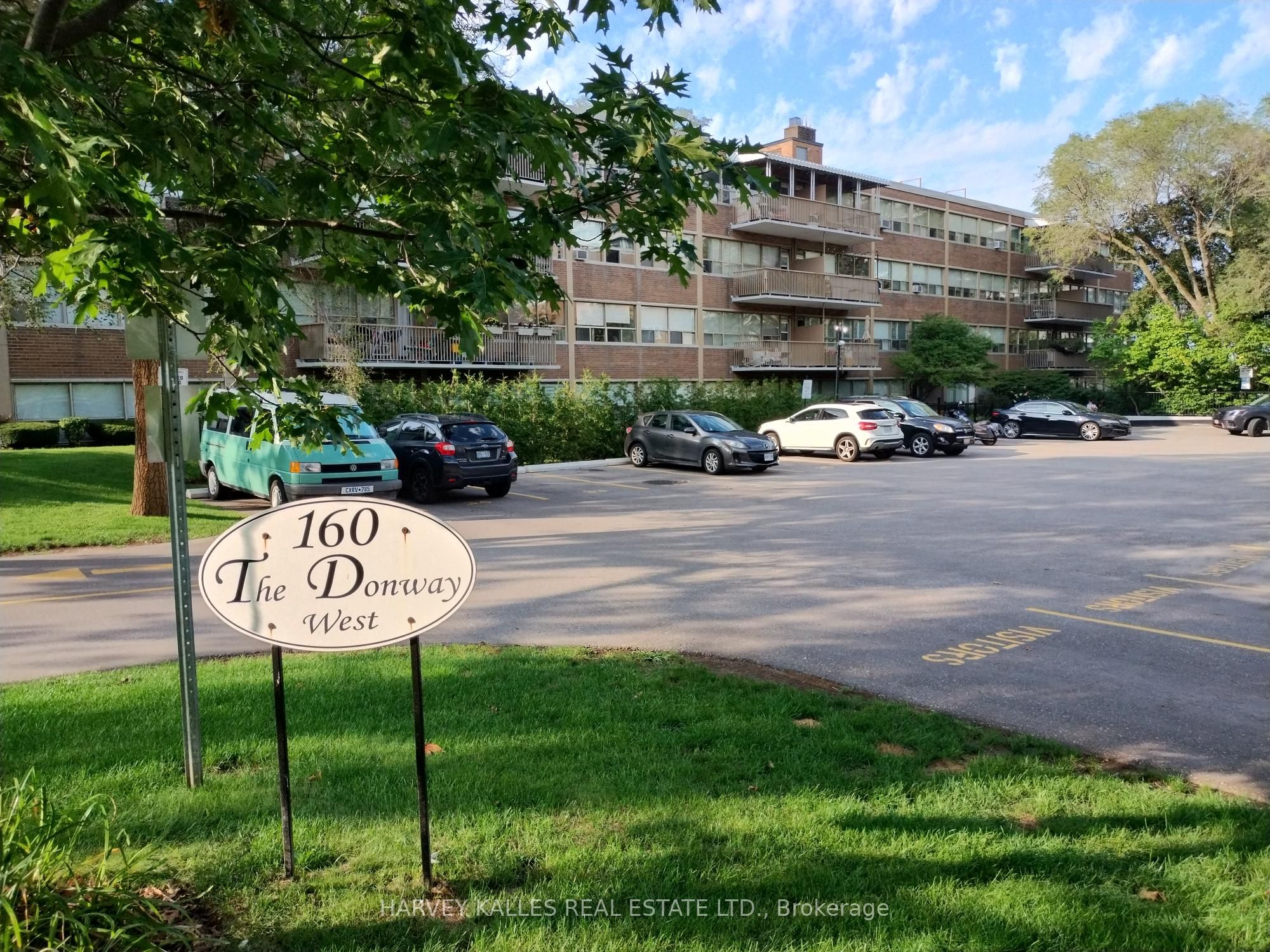 160 The Donway W 411 Property Photo 1