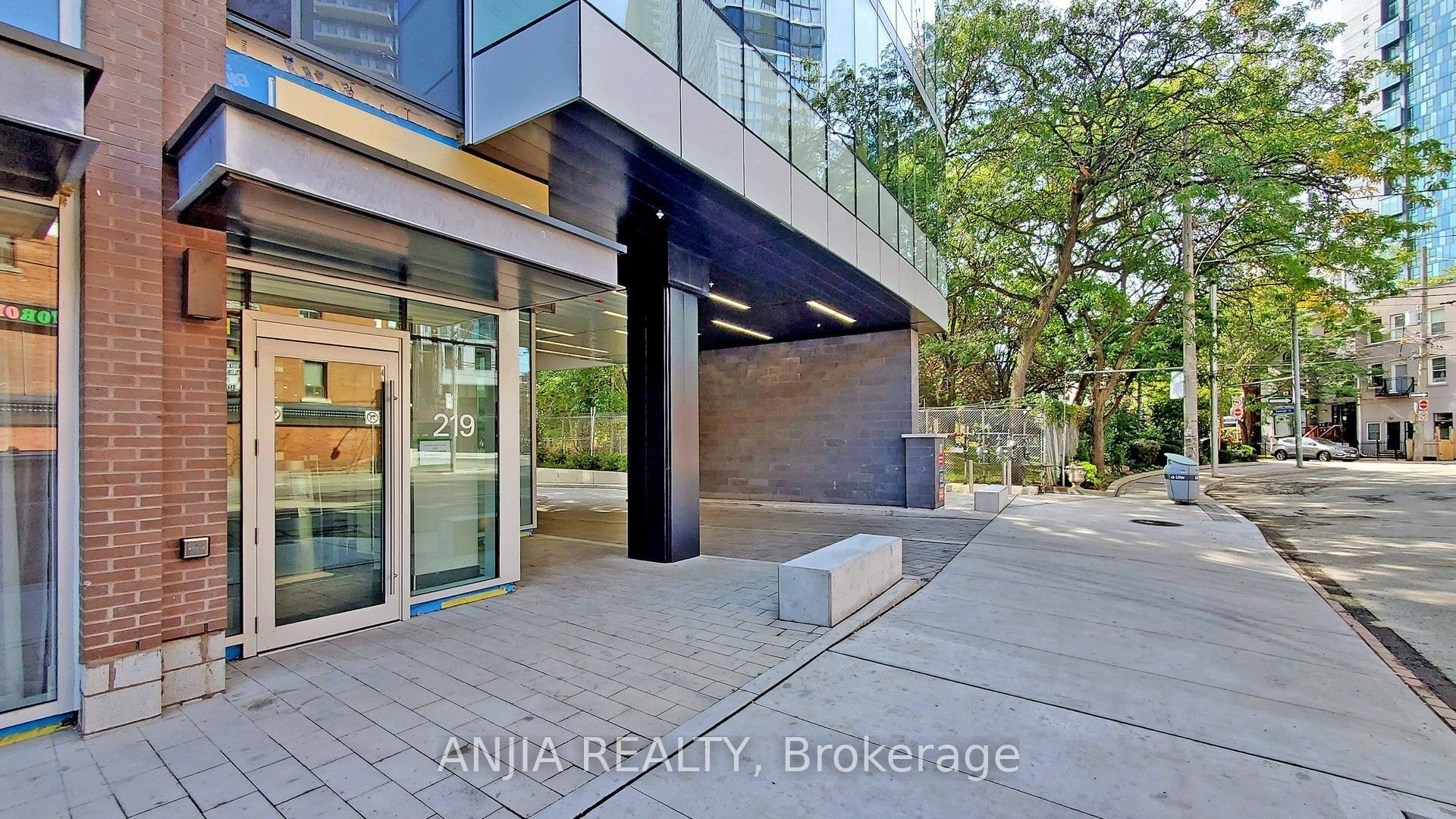 219 Dundas Street E 803 Property Photo 5