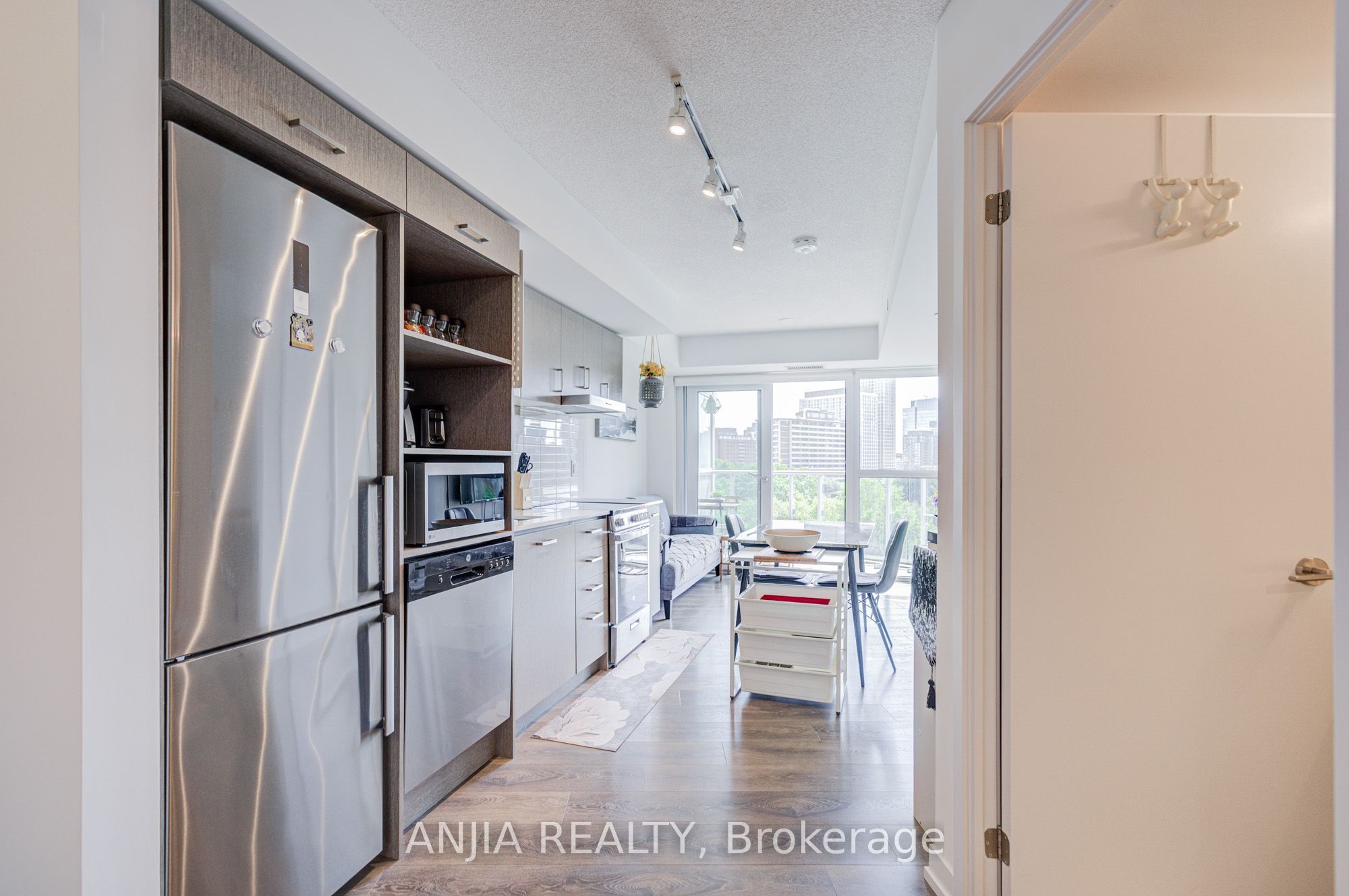 219 Dundas Street E 803 Property Photo 8