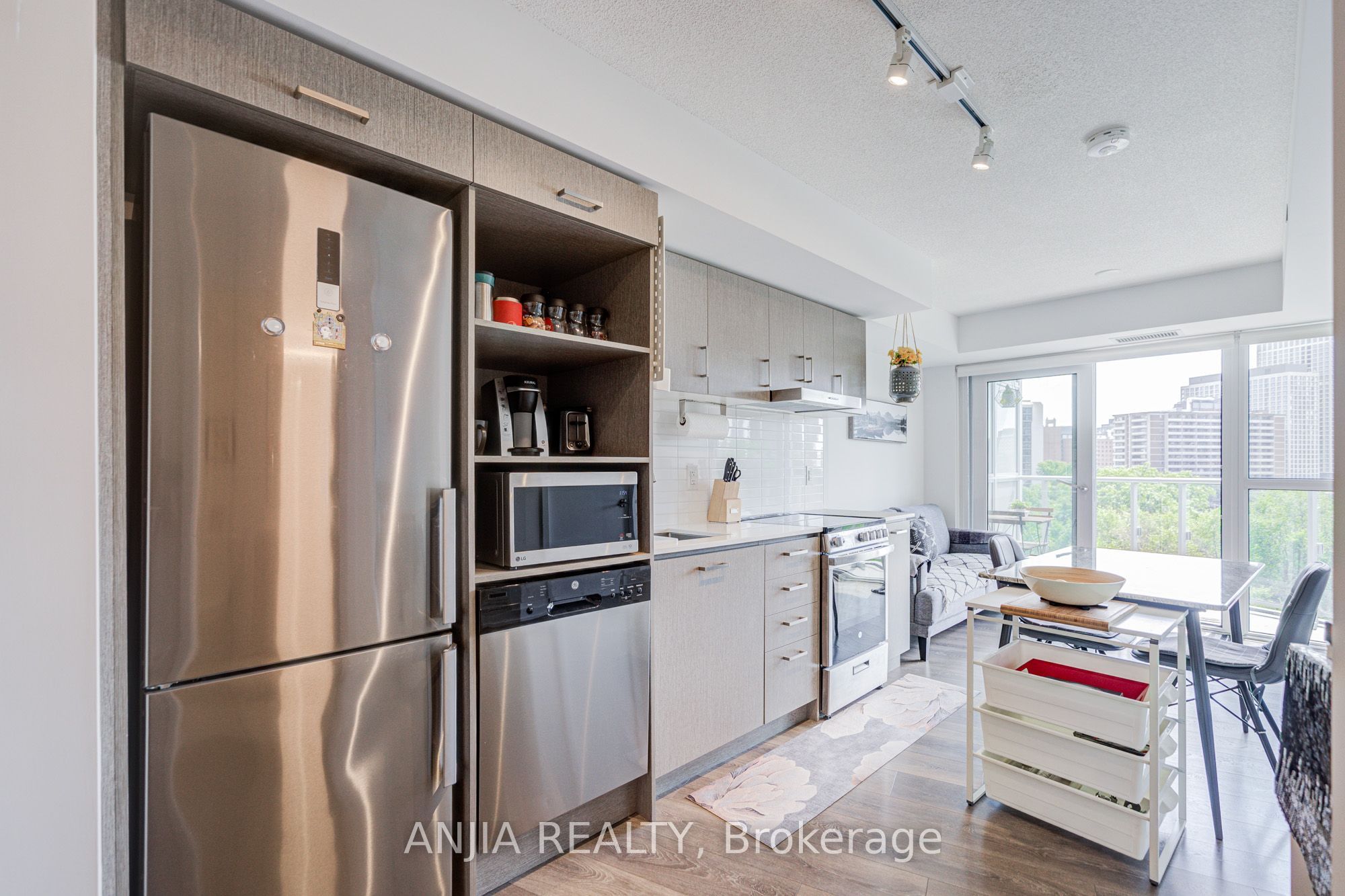 219 Dundas Street E 803 Property Photo 14