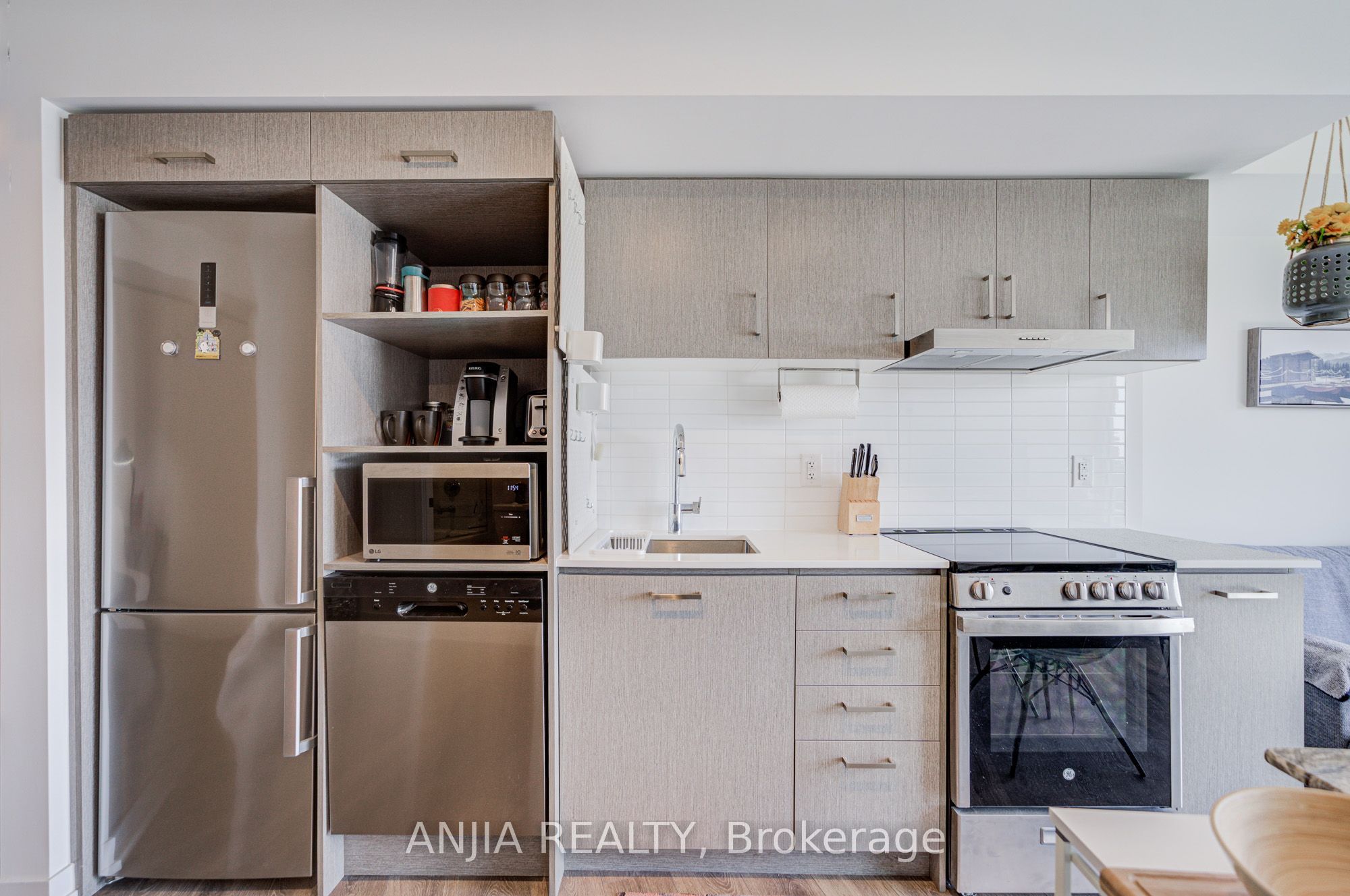 219 Dundas Street E 803 Property Photo 15