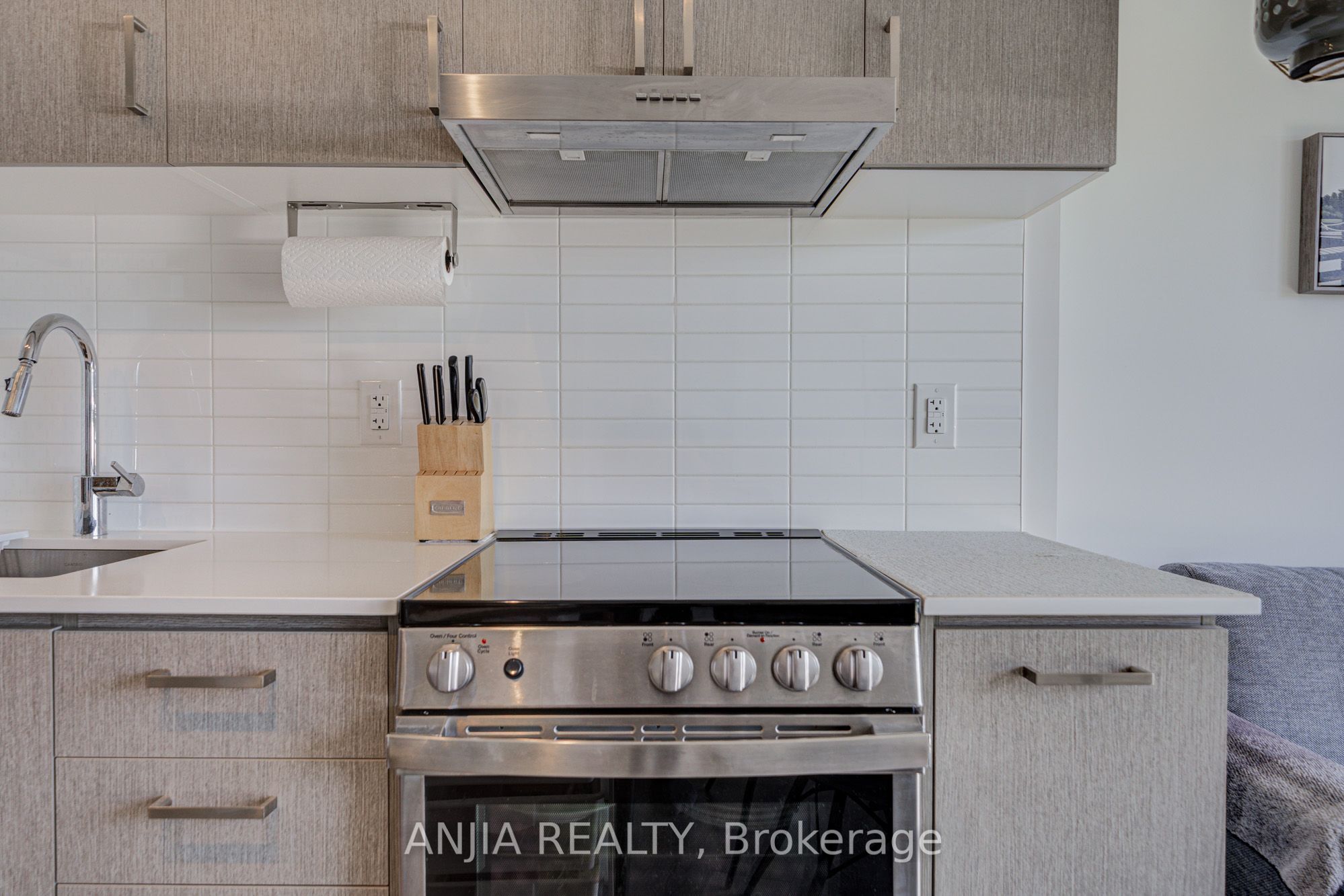 219 Dundas Street E 803 Property Photo 19