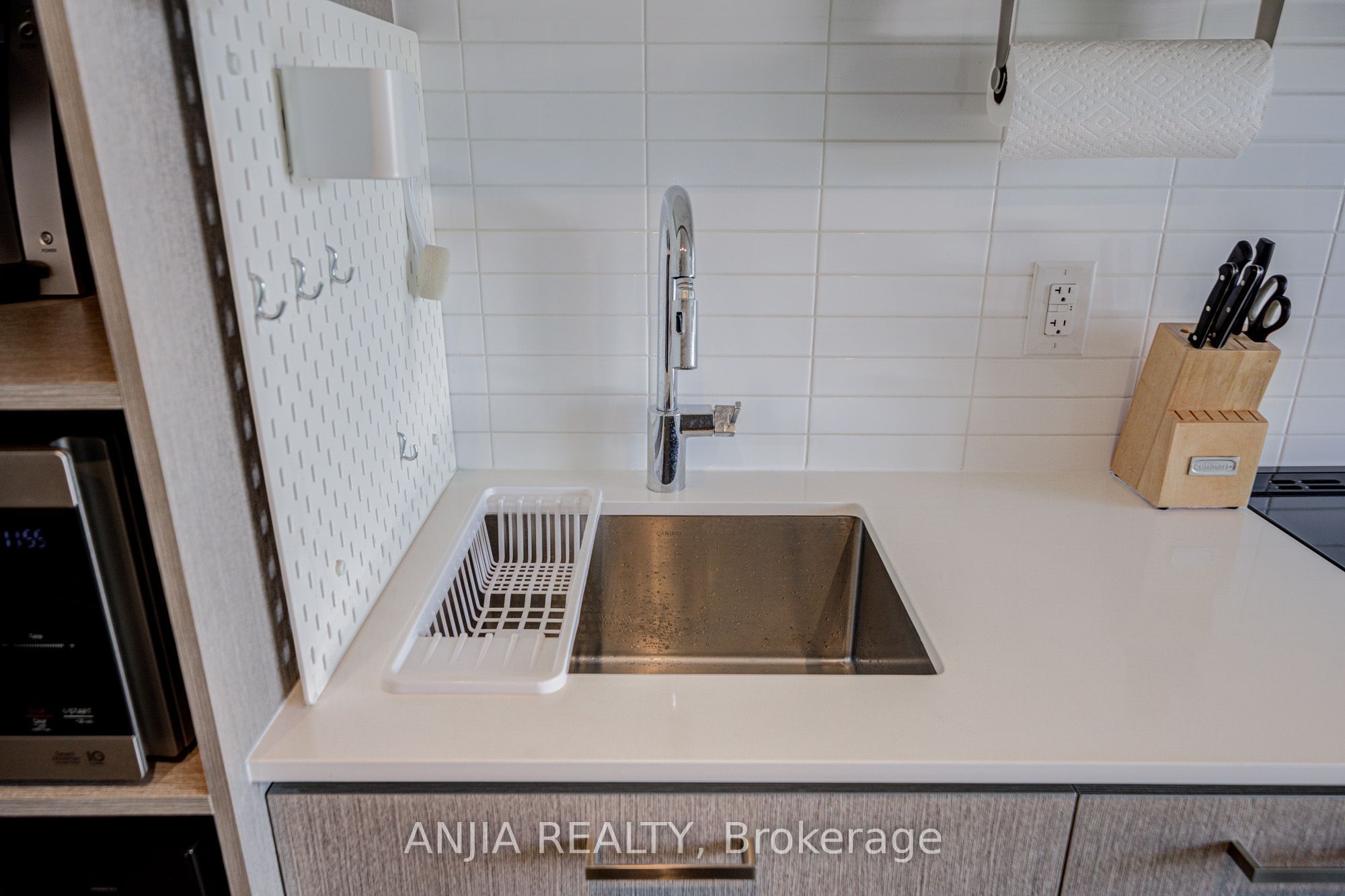 219 Dundas Street E 803 Property Photo 20