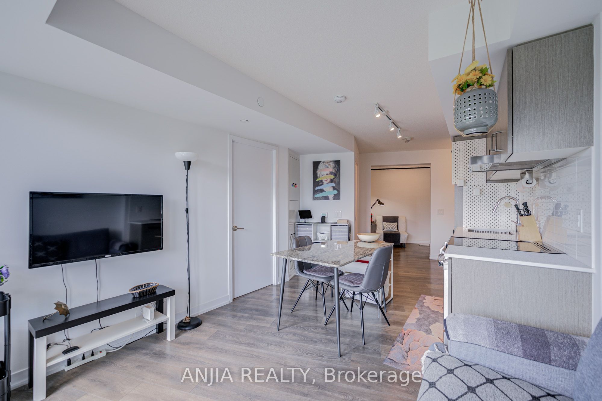 219 Dundas Street E 803 Property Photo 27