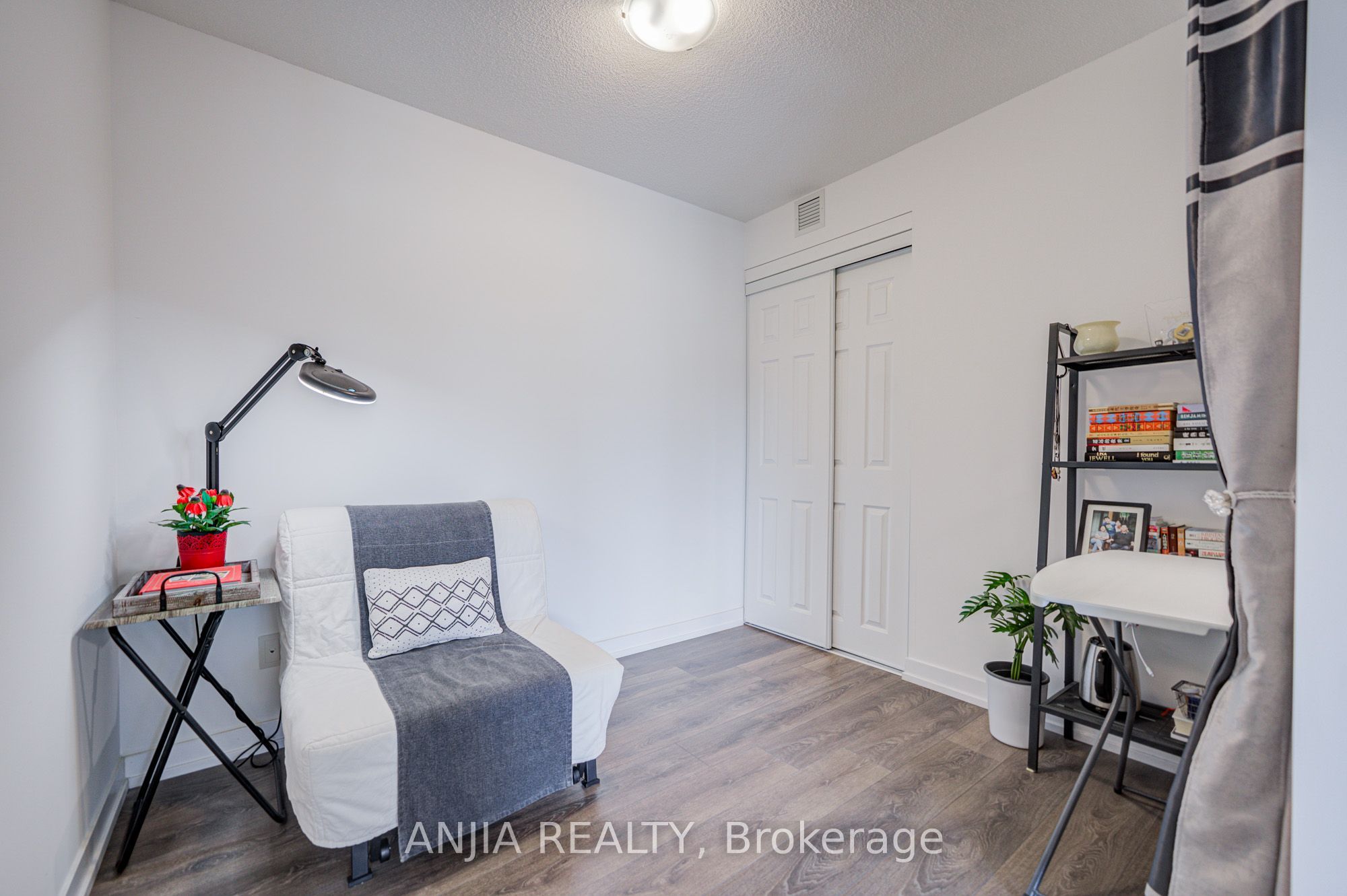 219 Dundas Street E 803 Property Photo 29