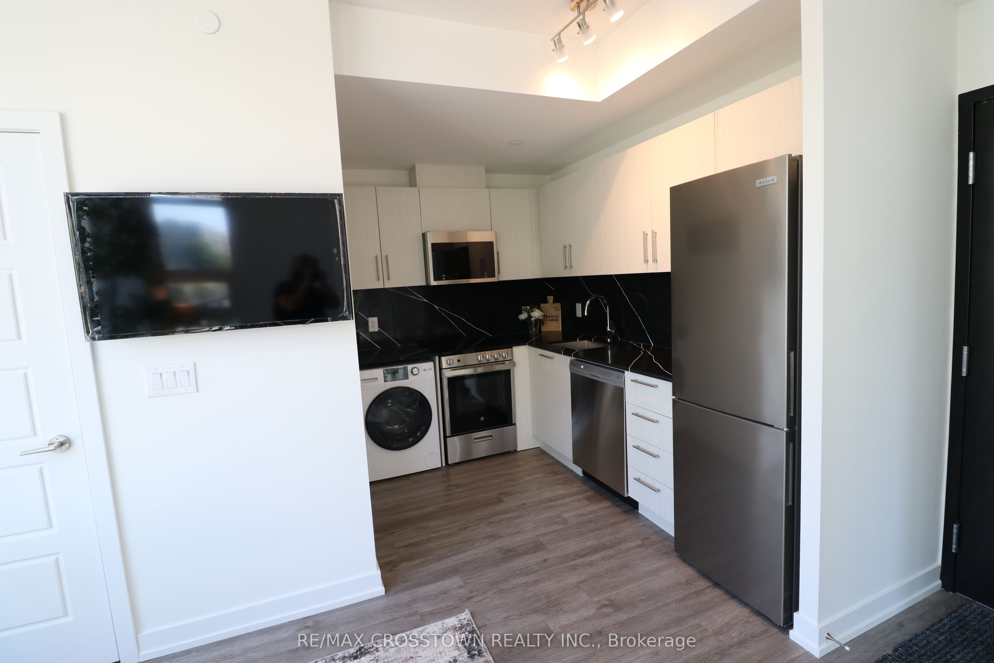 57-861 Sheppard Avenue W 2nd Property Photo 2
