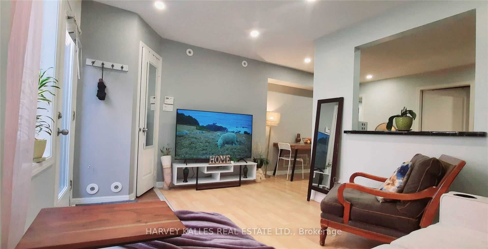 28 Douro Street 220 Property Photo 1