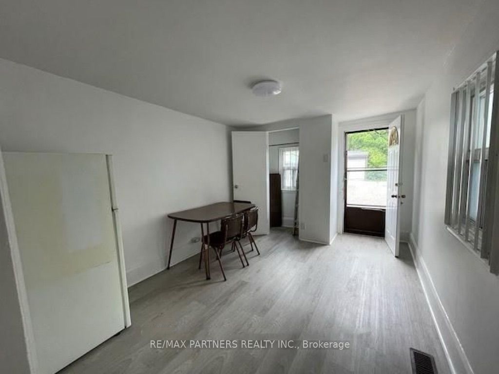 7 Henry Street Property Photo 4