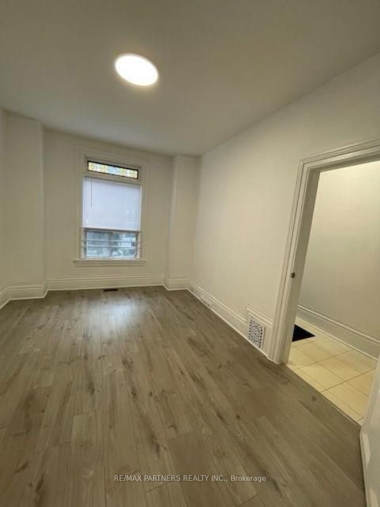 7 Henry Street Property Photo 6