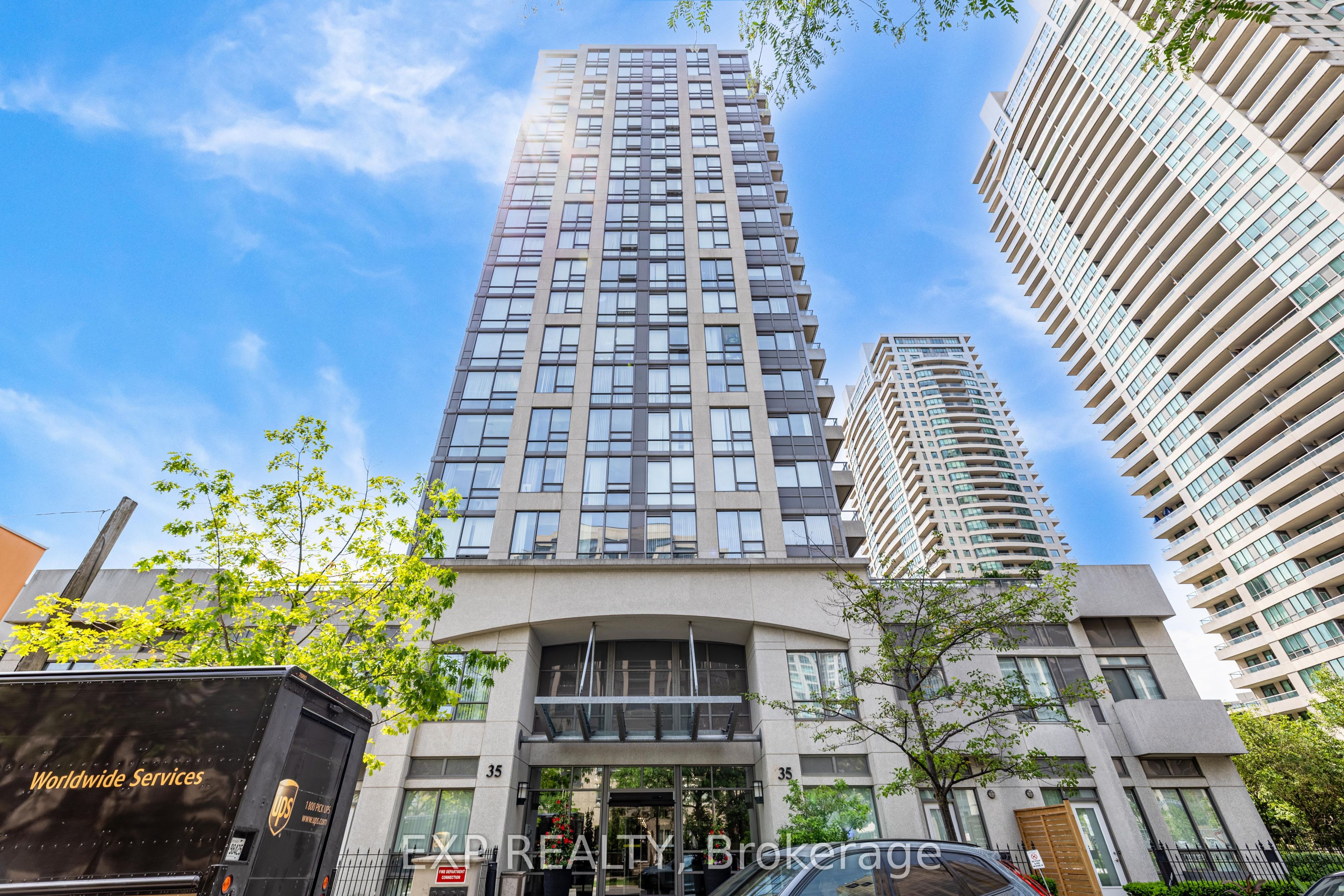 35 Hollywood Avenue 311 Property Photo 1