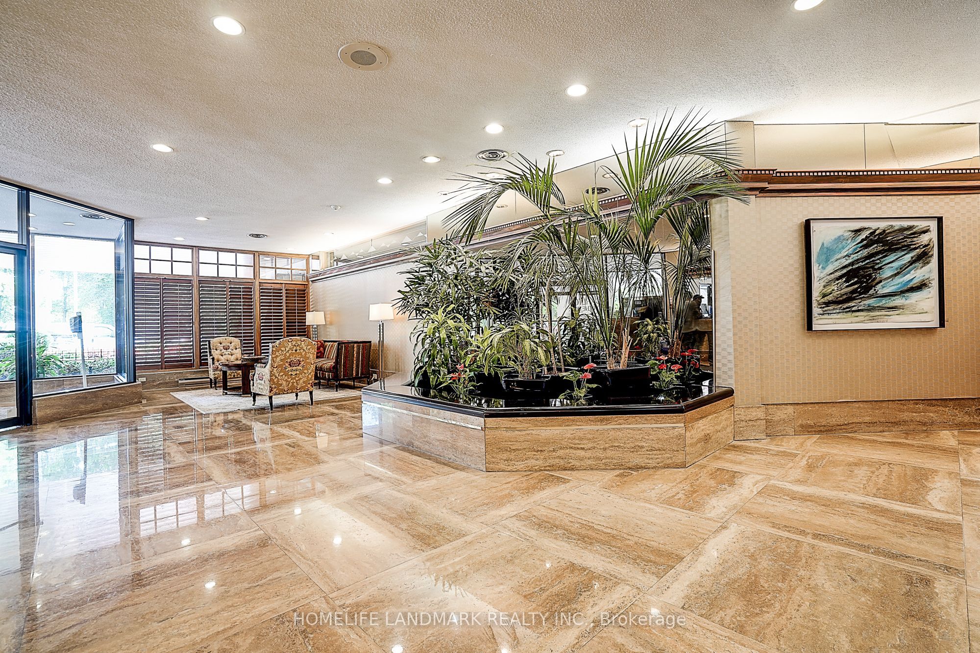 130 Carlton Street 503 Property Photo 4