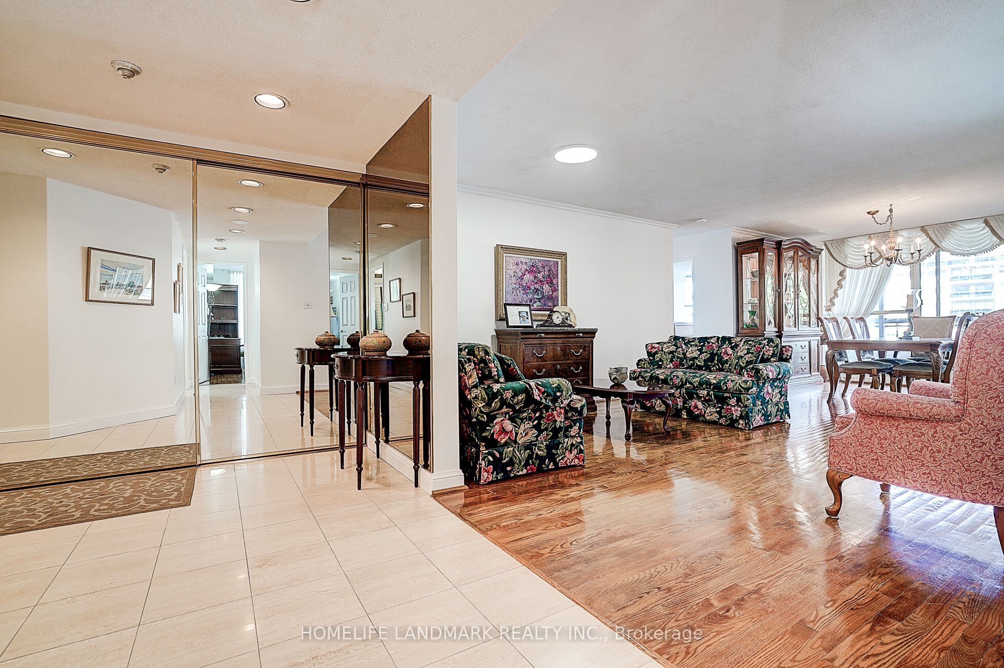 130 Carlton Street 503 Property Photo 9