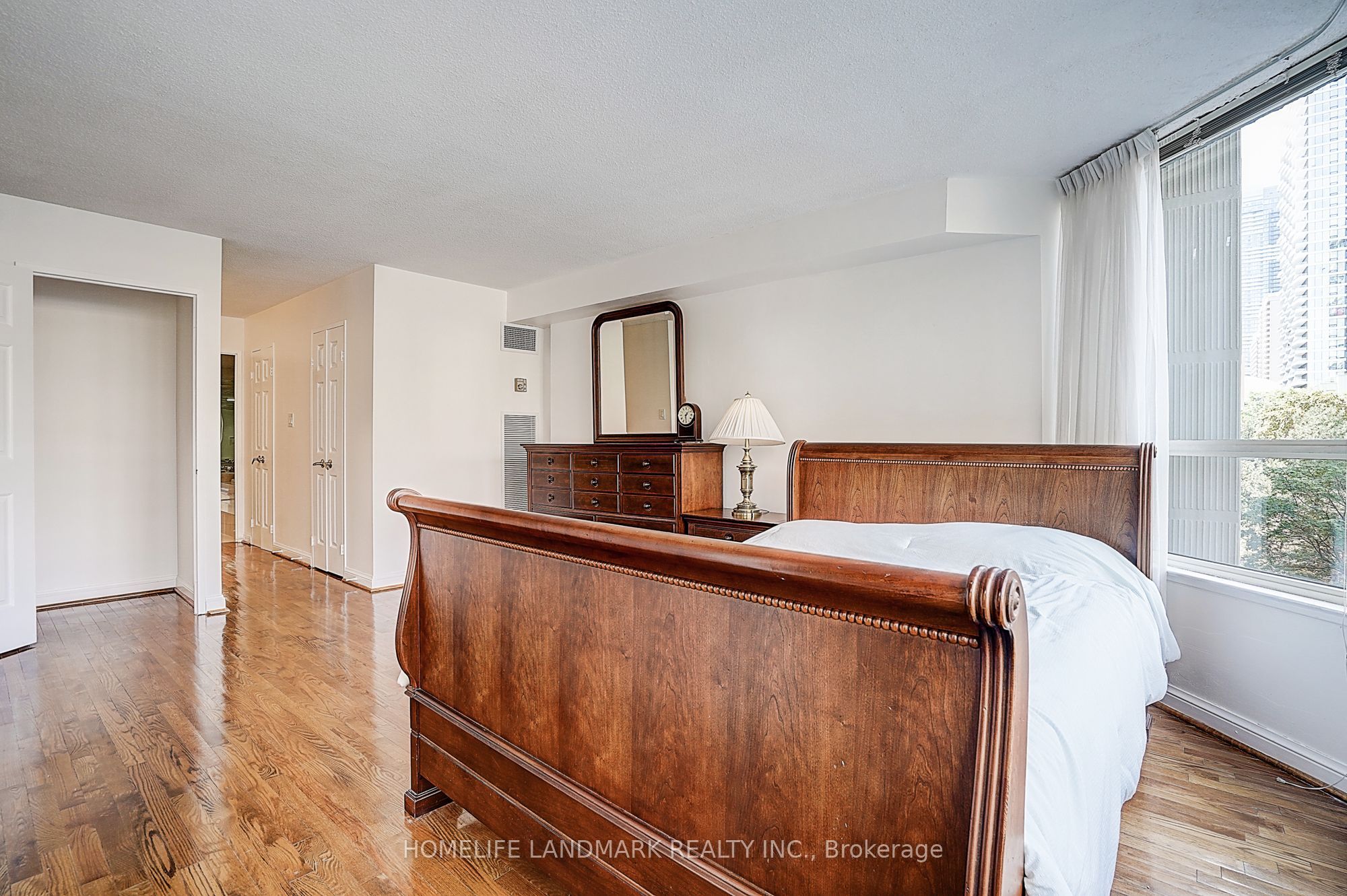 130 Carlton Street 503 Property Photo 23