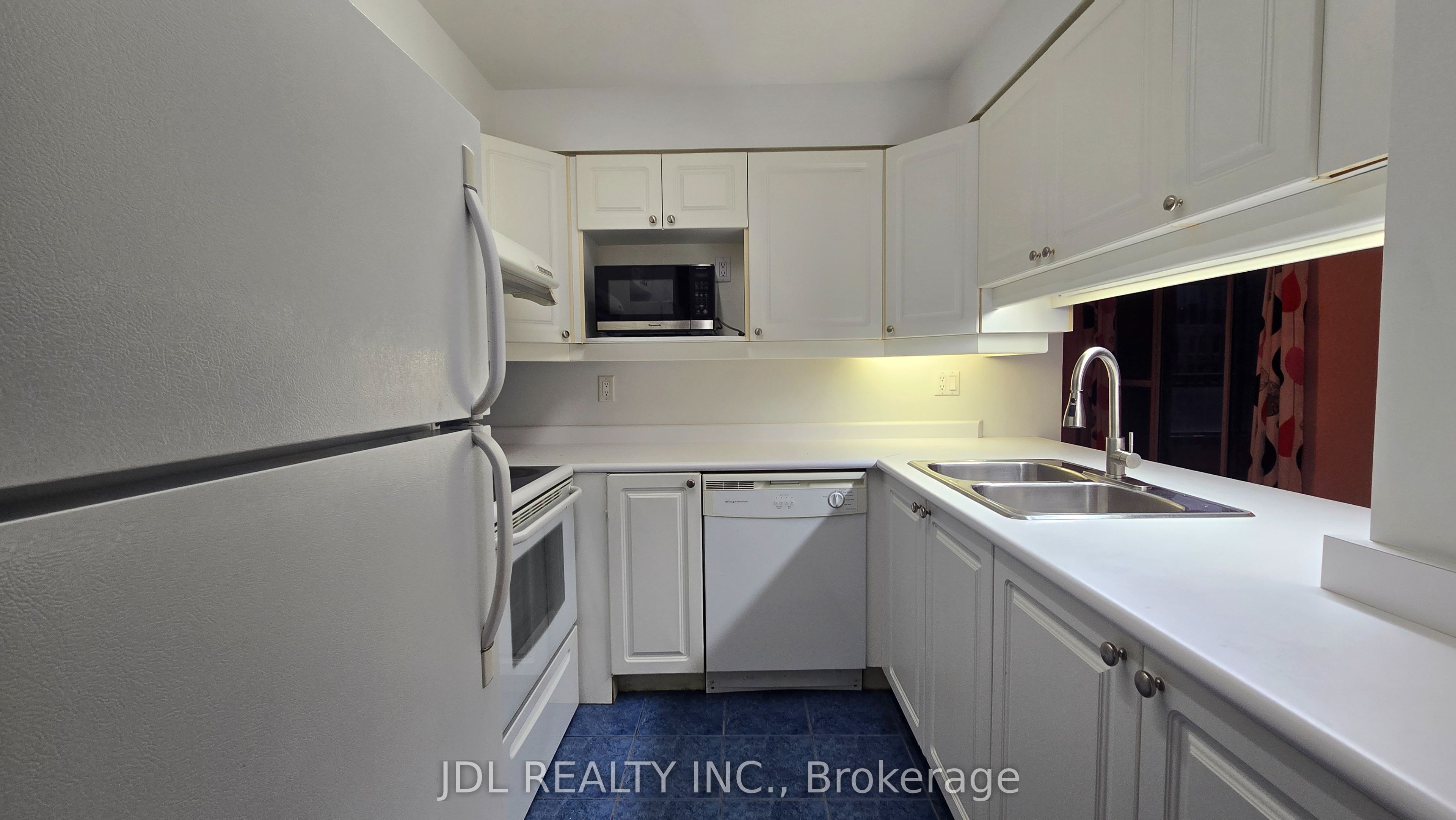 889 Bay Street 1206 Property Photo 4