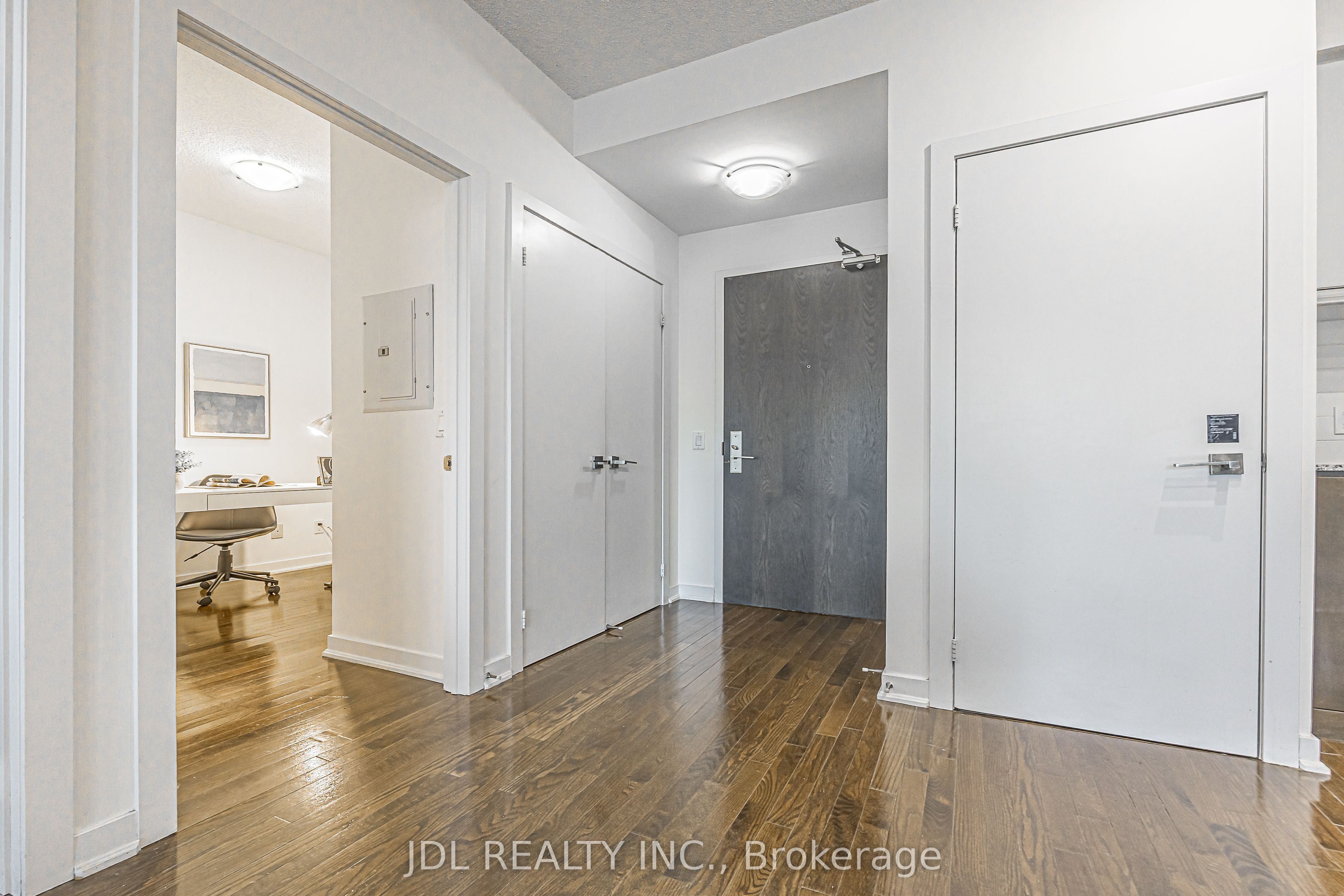 770 Bay Street 1105 Property Photo 6