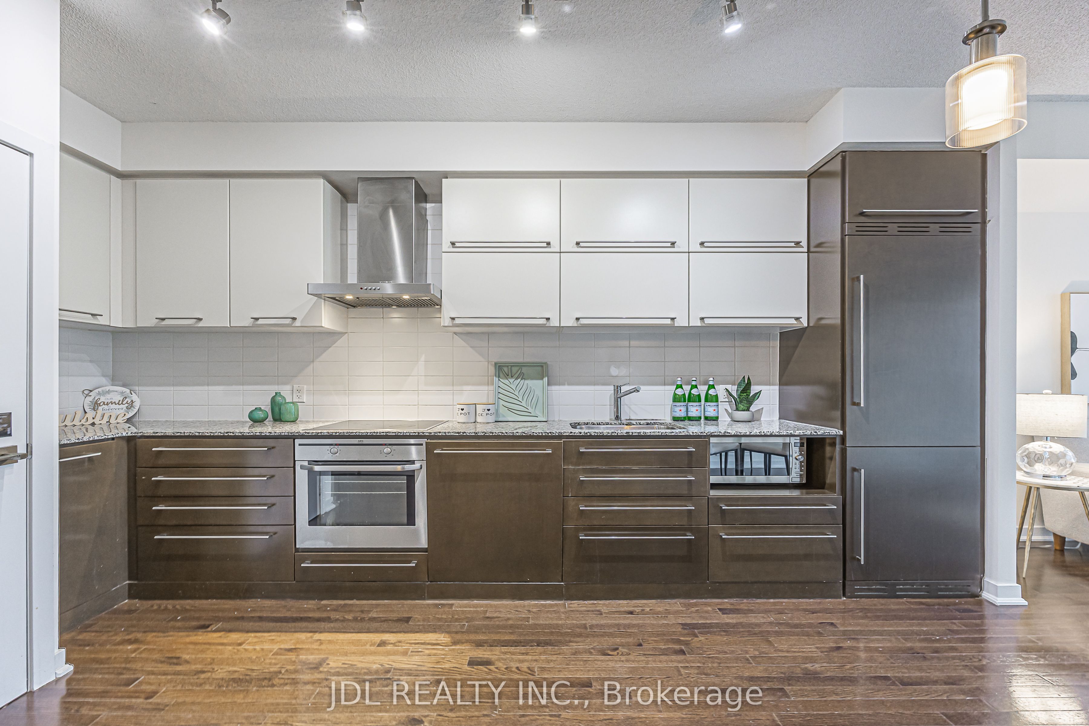 770 Bay Street 1105 Property Photo 8