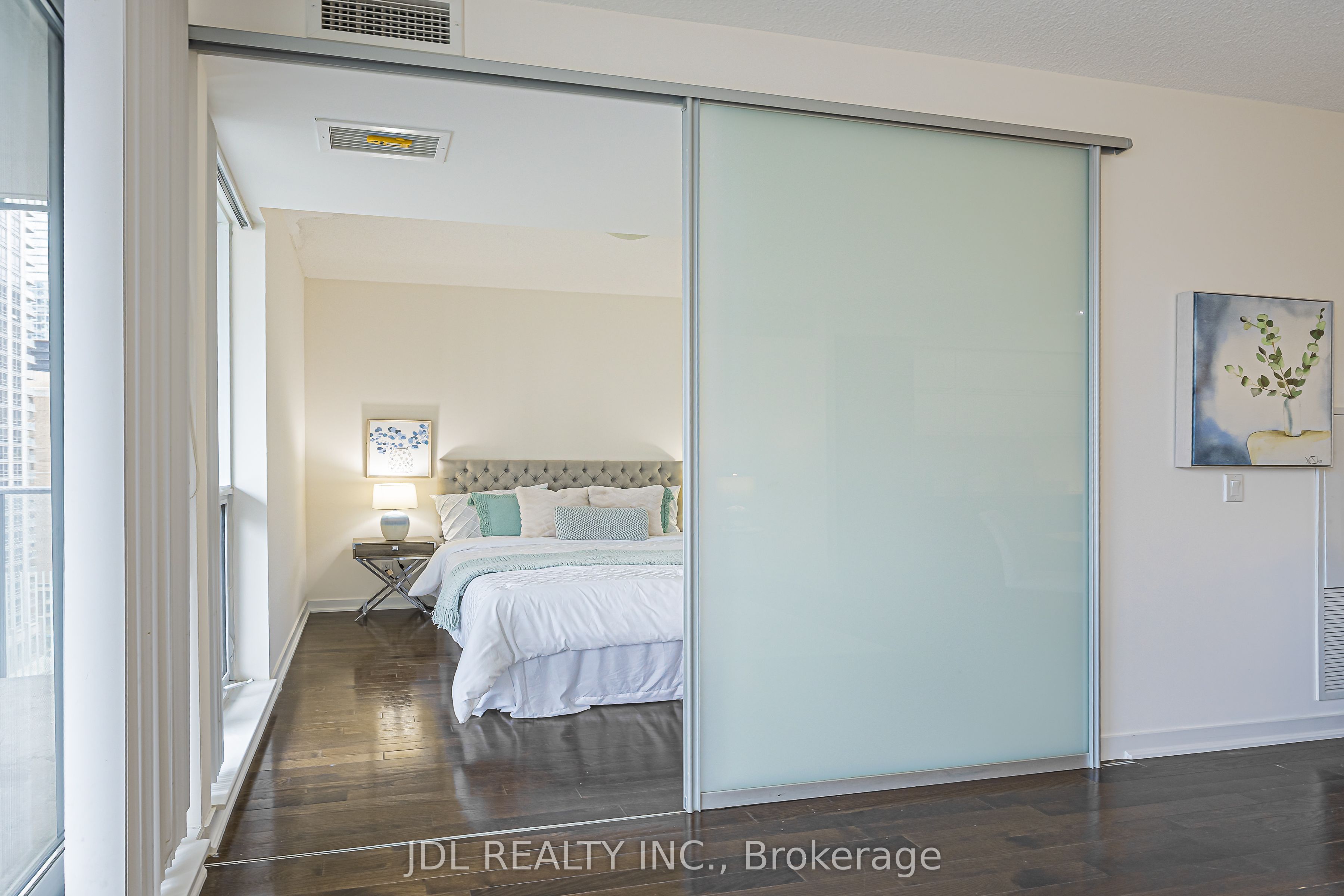 770 Bay Street 1105 Property Photo 21
