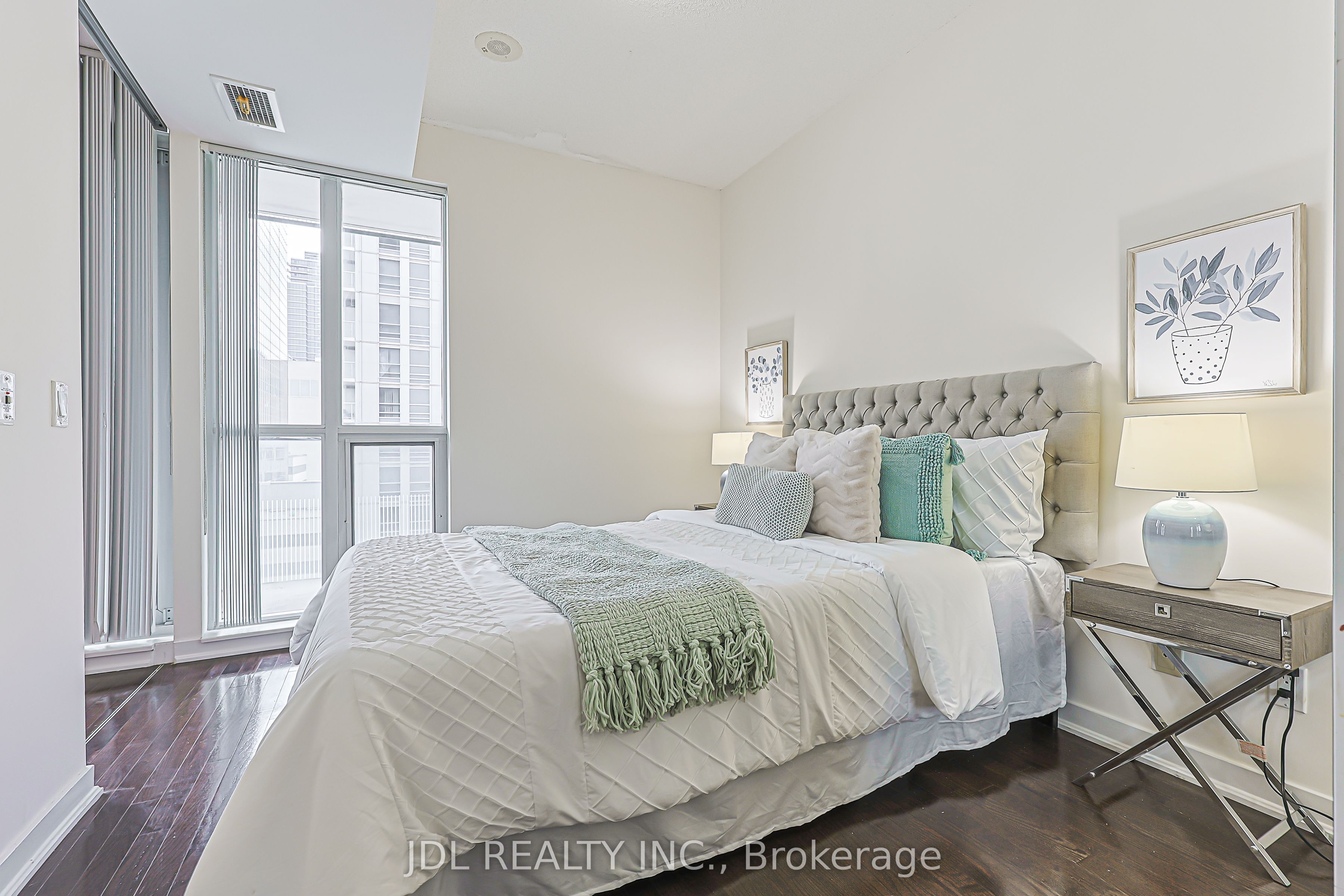 770 Bay Street 1105 Property Photo 23