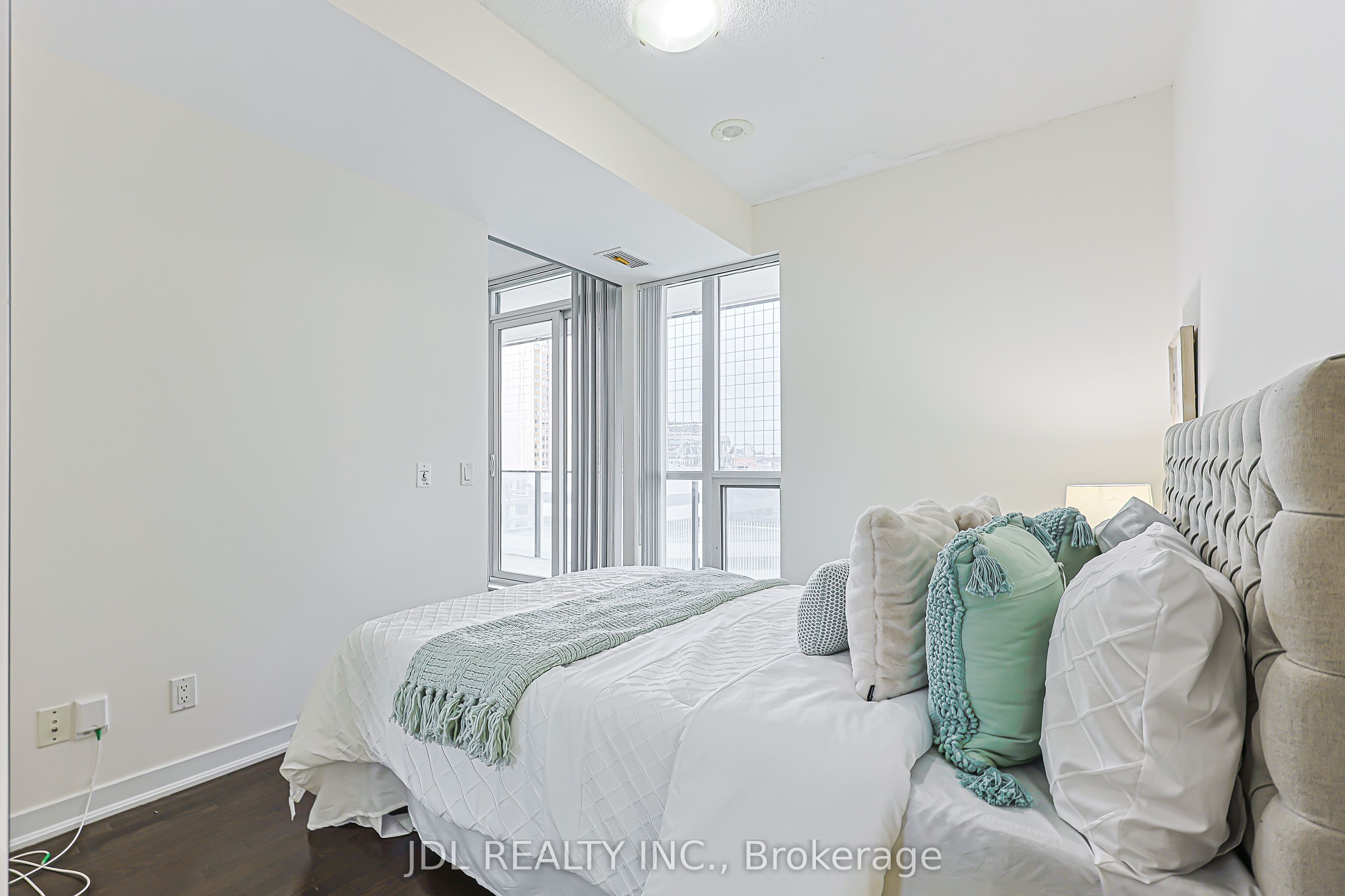 770 Bay Street 1105 Property Photo 24