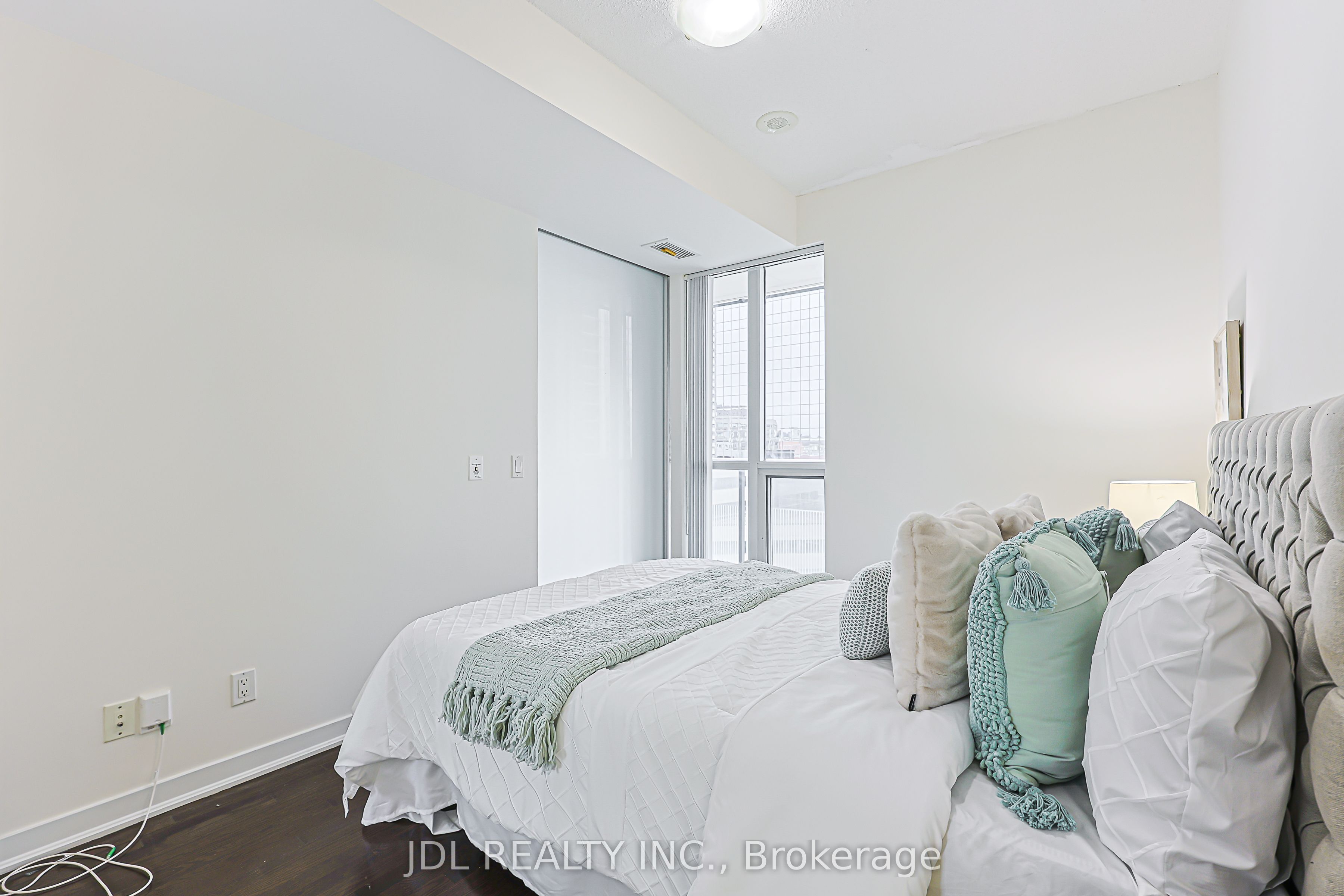 770 Bay Street 1105 Property Photo 25