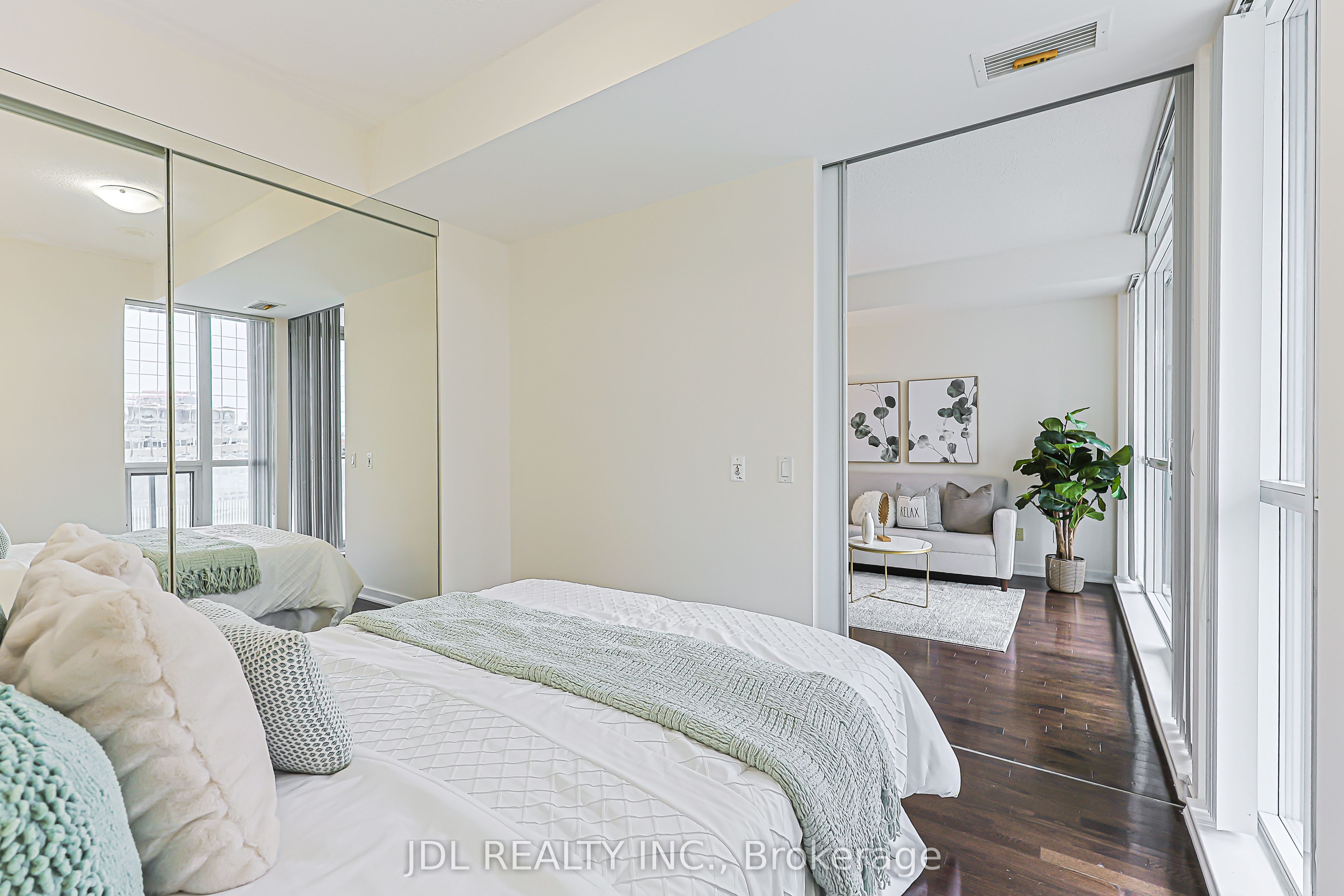 770 Bay Street 1105 Property Photo 26