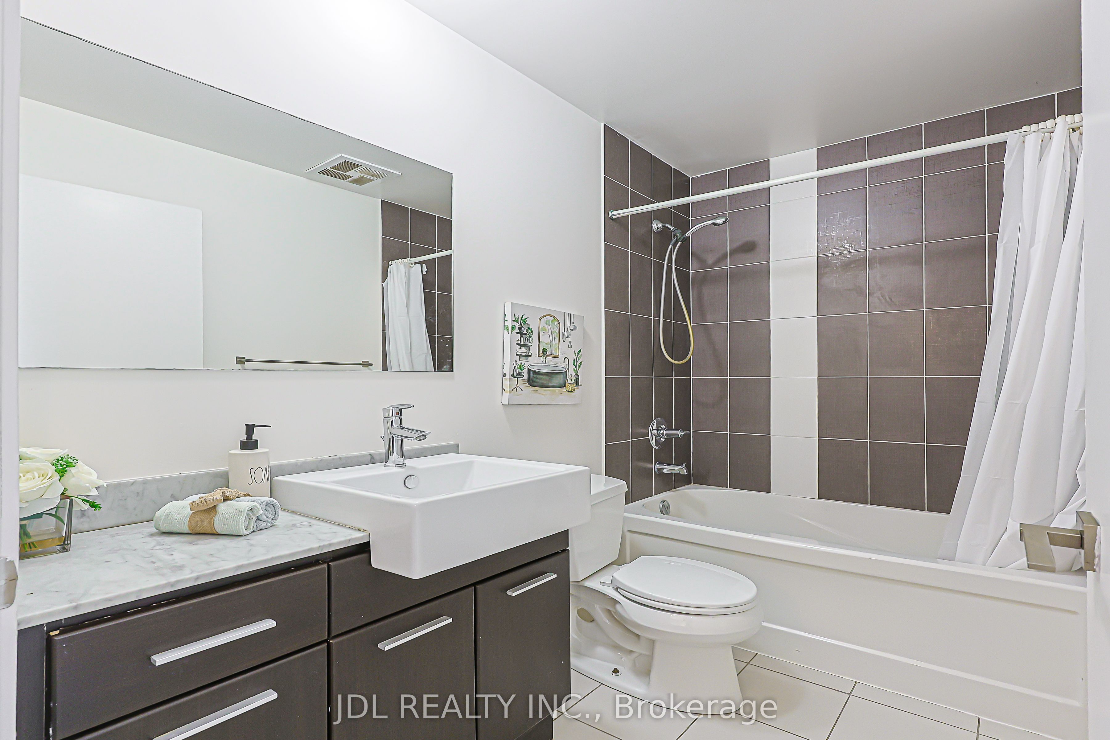 770 Bay Street 1105 Property Photo 31