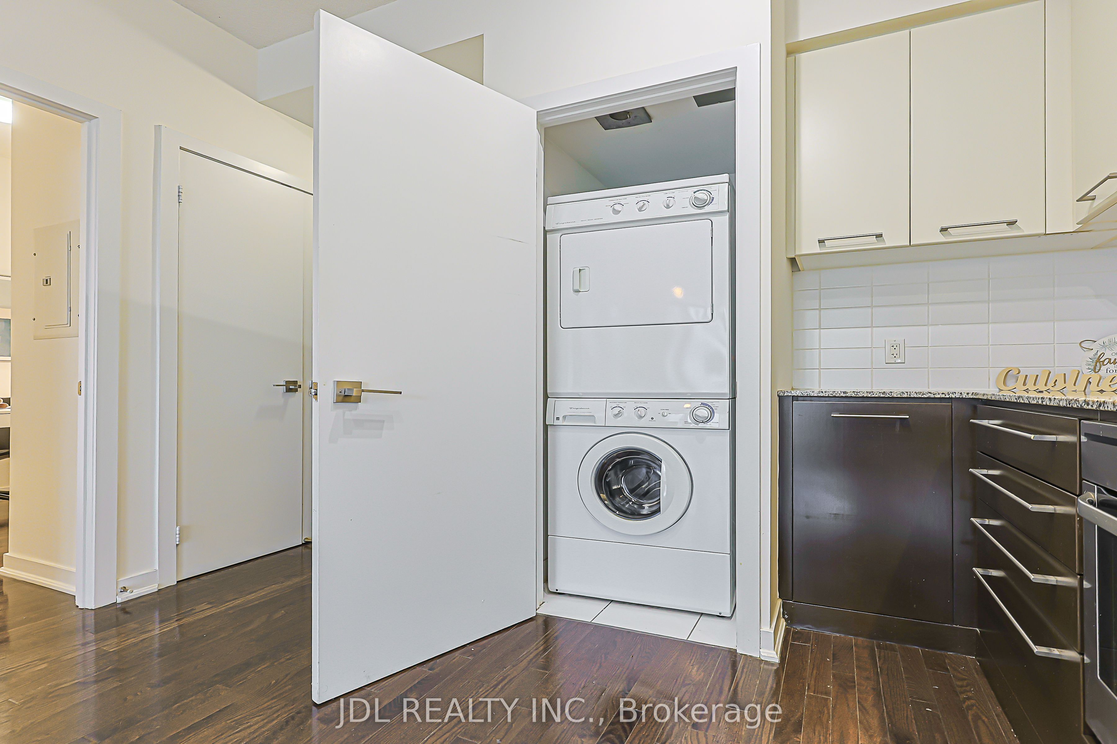 770 Bay Street 1105 Property Photo 33
