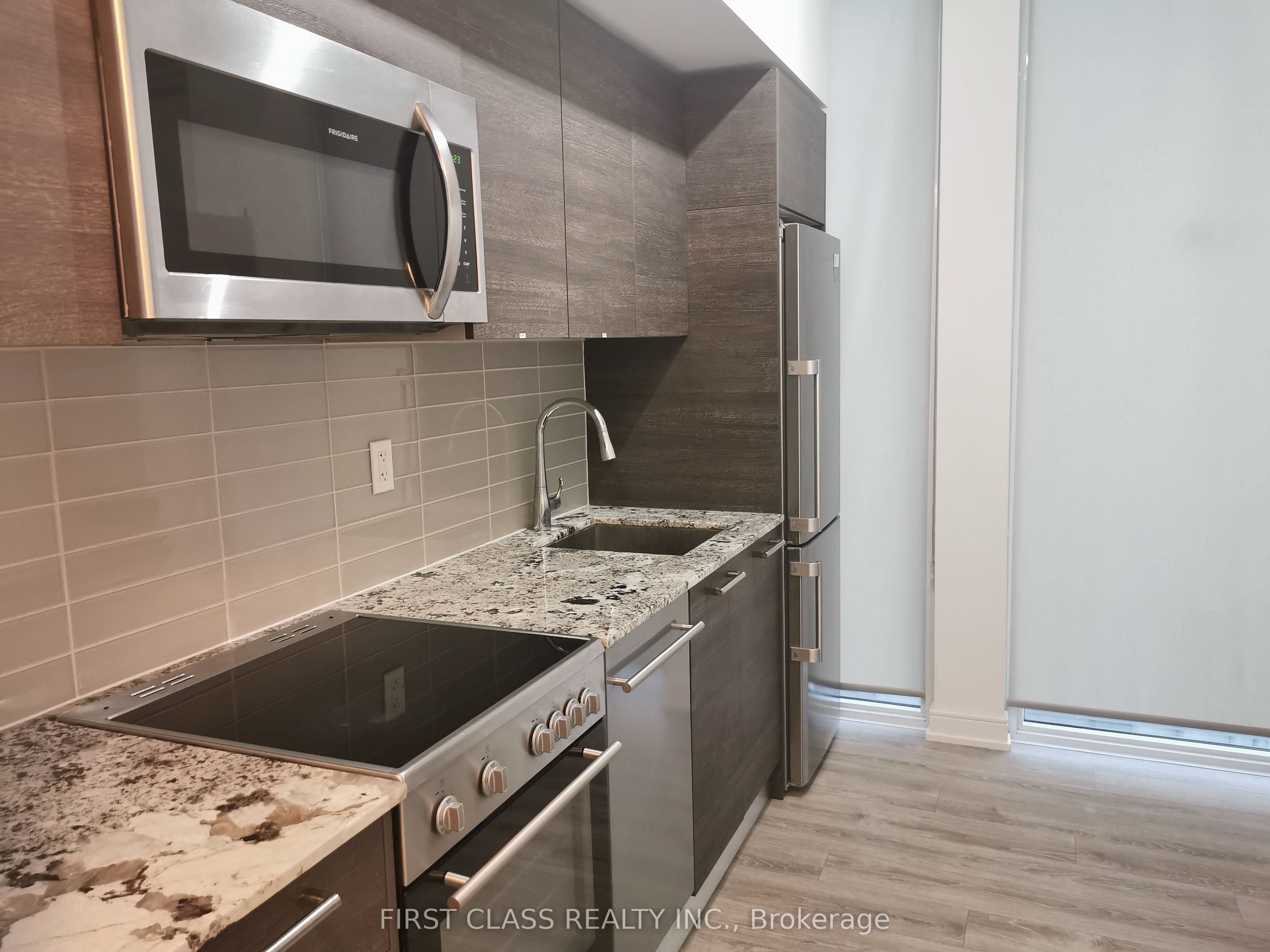 28 Wellesley Street E 3504 (den) Property Photo 8