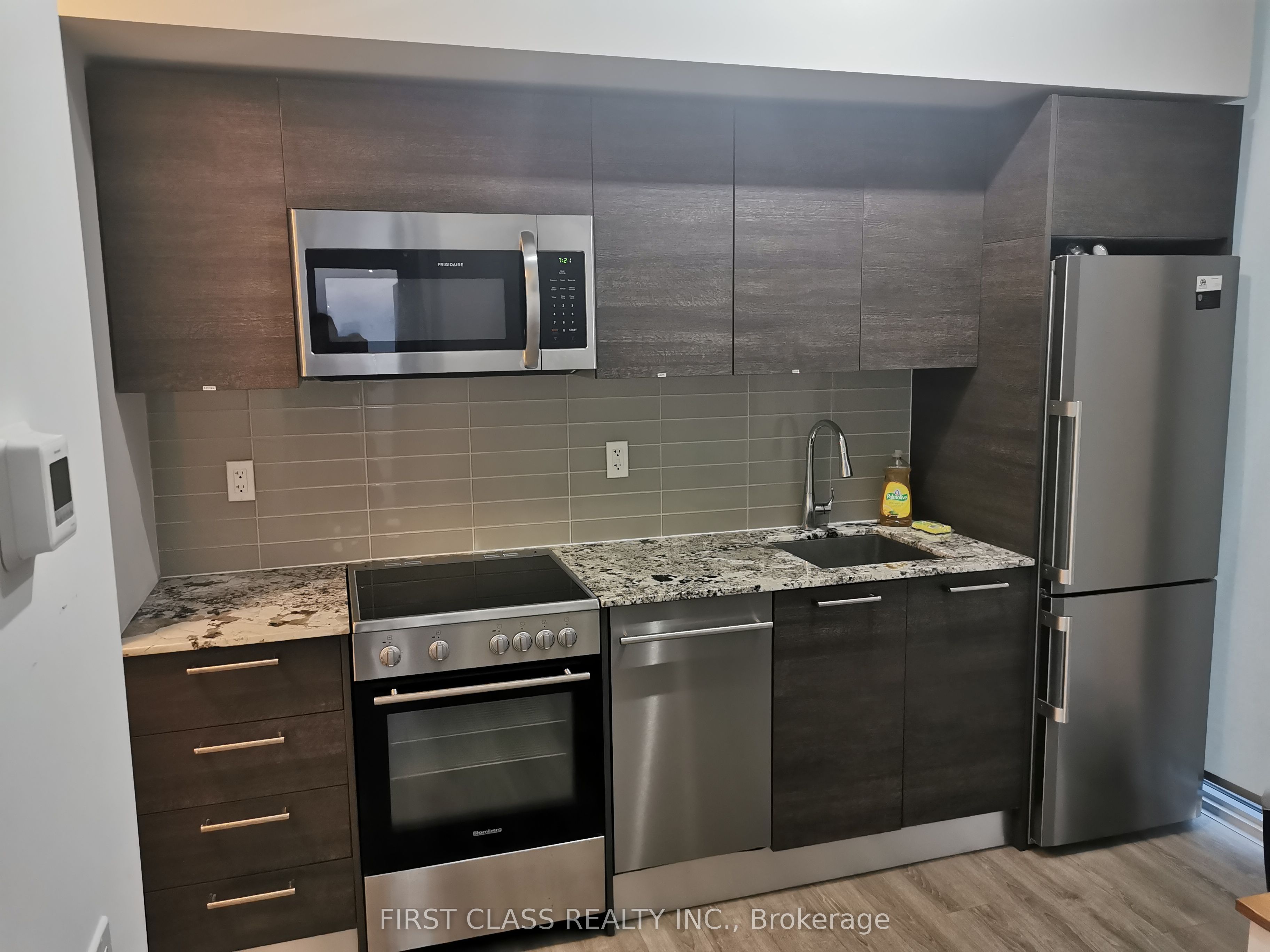 28 Wellesley Street E 3504 (den) Property Photo 9