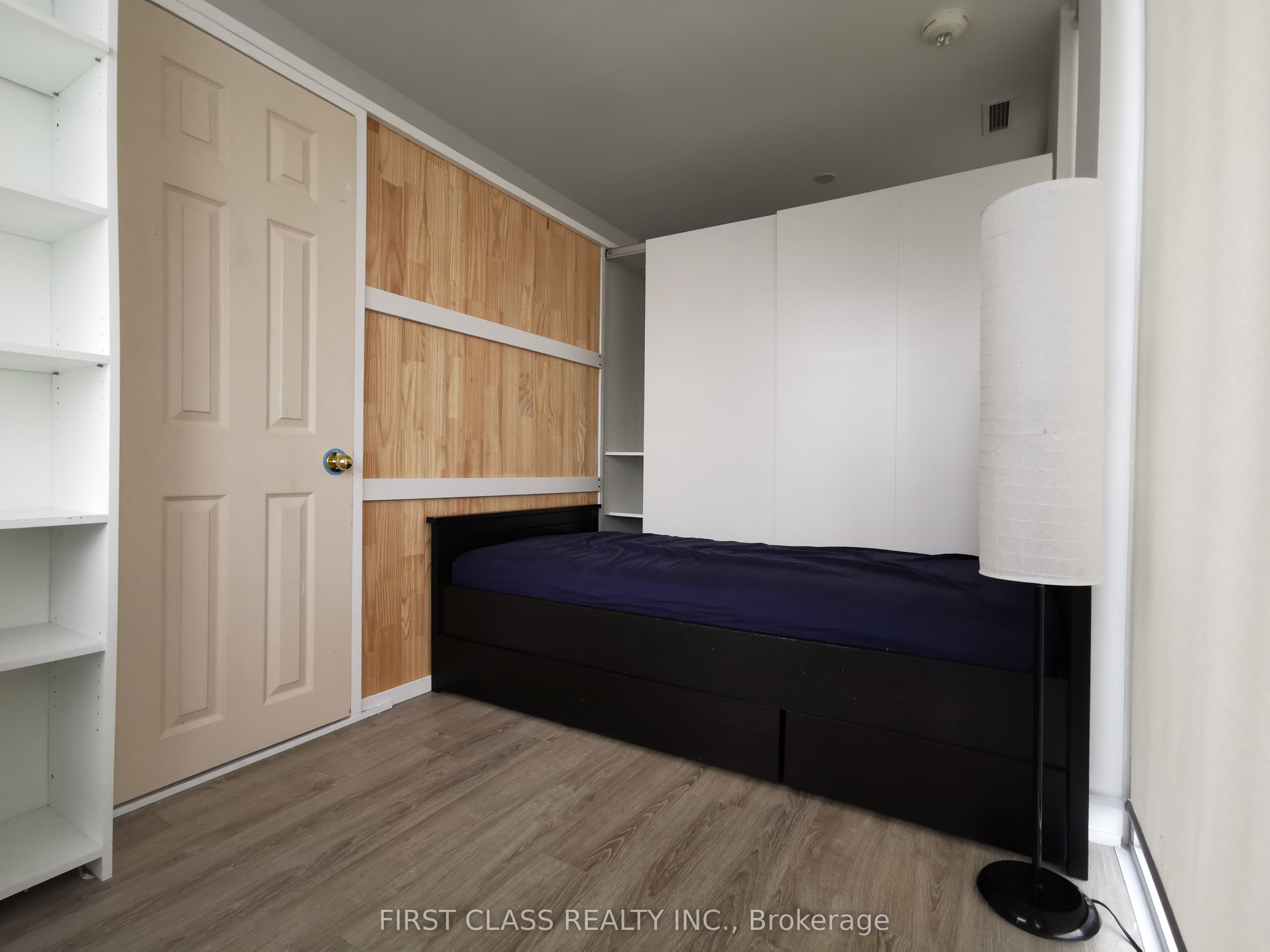 28 Wellesley Street E 3504 (den) Property Photo 11